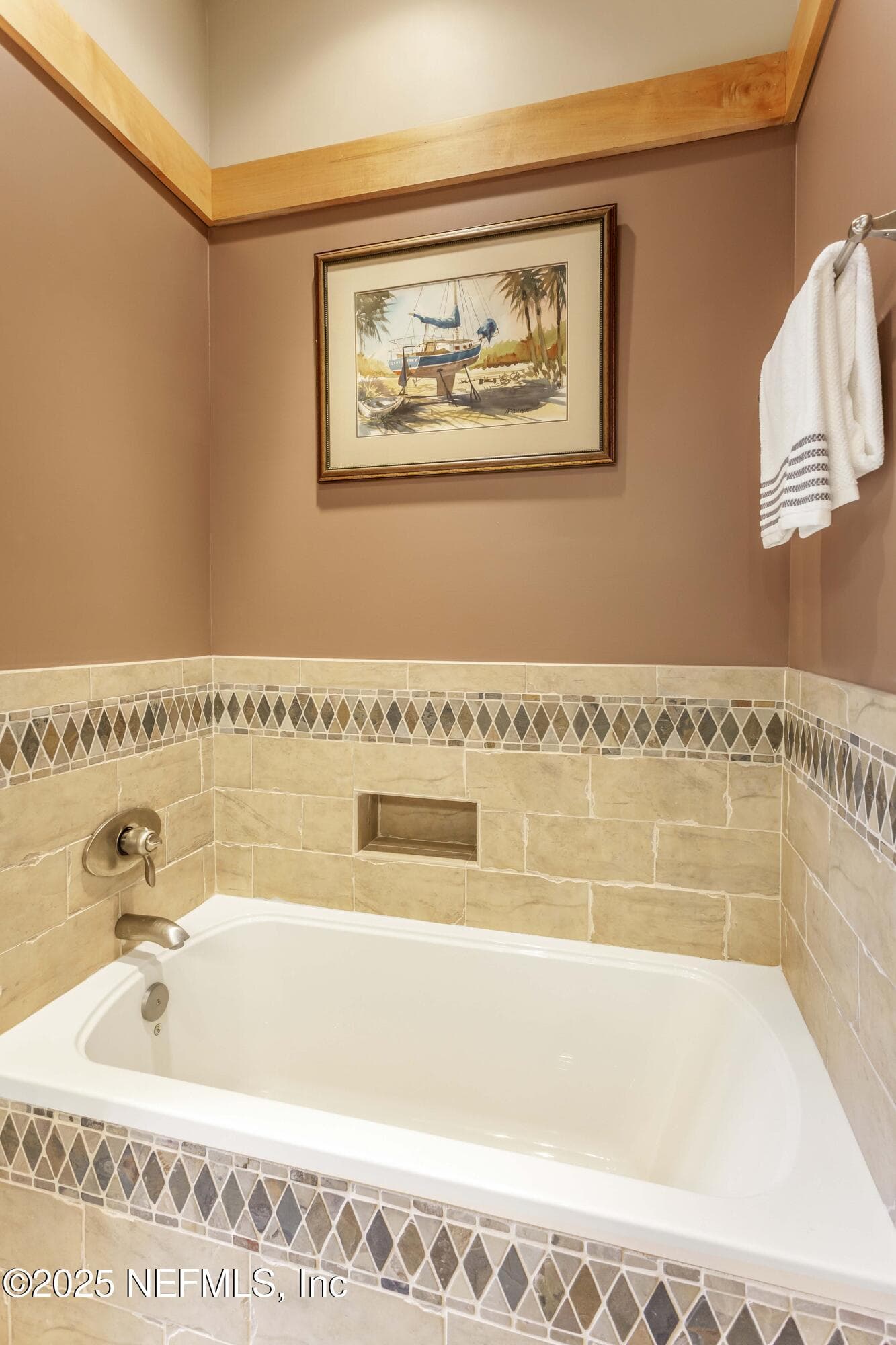 Guest bath full soaking tub — 940564 OLD NASSAUVILLE Road, Fernandina Beach, FL 32034