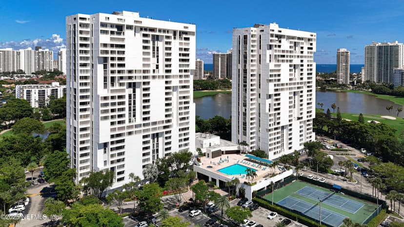 20225 NE 34th Court 817, Miami, FL 33810