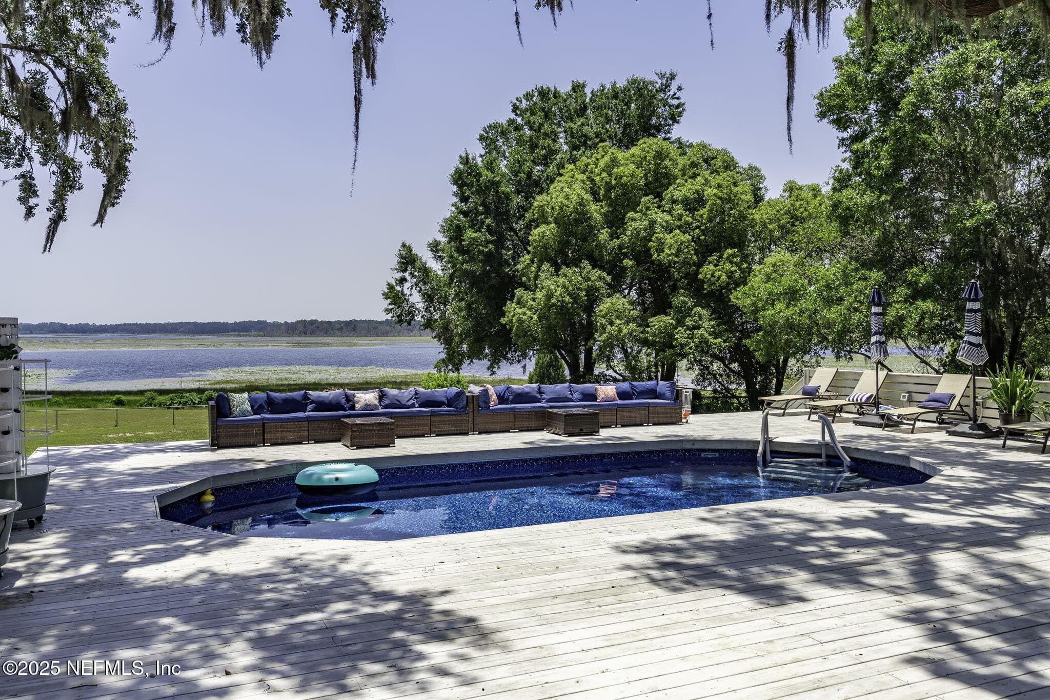 Photo 3 of 561 SE LAKEVIEW Drive, Keystone Heights, FL 32656