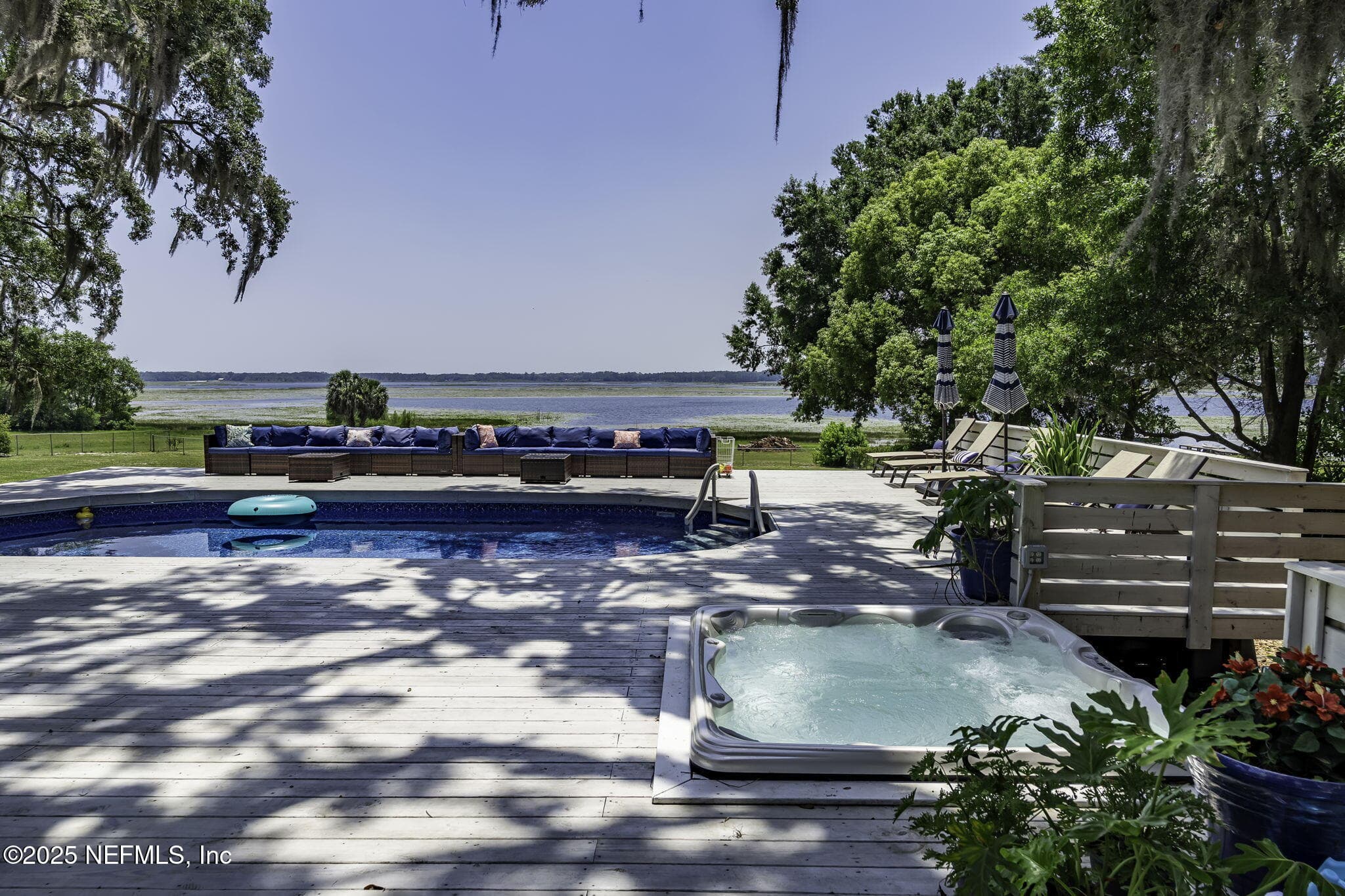 Photo 4 of 561 SE LAKEVIEW Drive, Keystone Heights, FL 32656