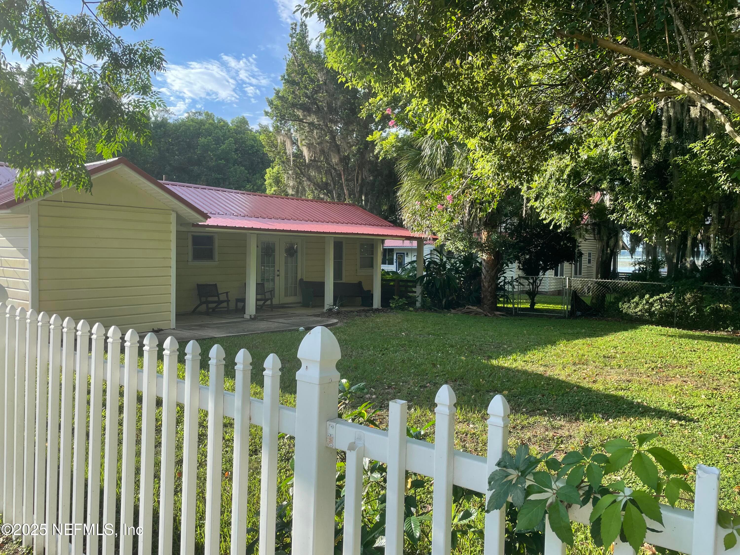 Photo 8 of 561 SE LAKEVIEW Drive, Keystone Heights, FL 32656