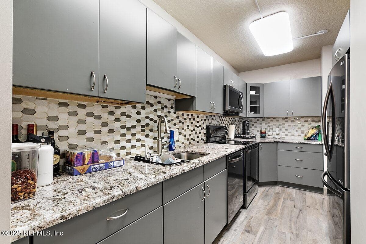 Photo 4 of 601 1ST Street 4H, Jacksonville Beach, FL 32250