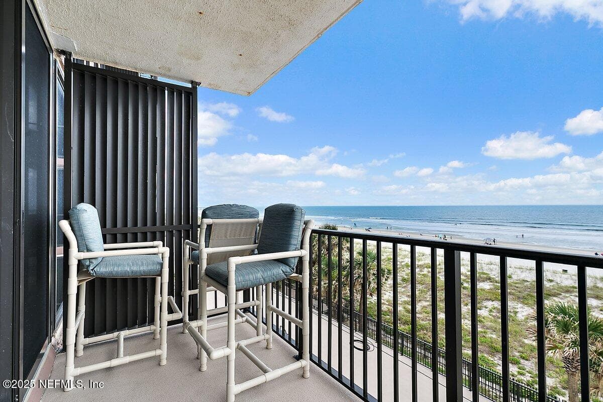 Photo 7 of 601 1ST Street 4H, Jacksonville Beach, FL 32250
