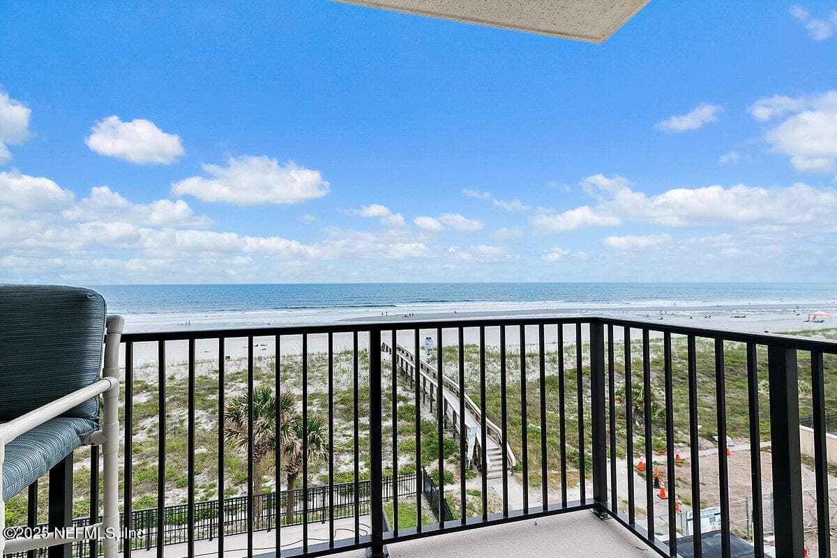 Photo 8 of 601 1ST Street 4H, Jacksonville Beach, FL 32250