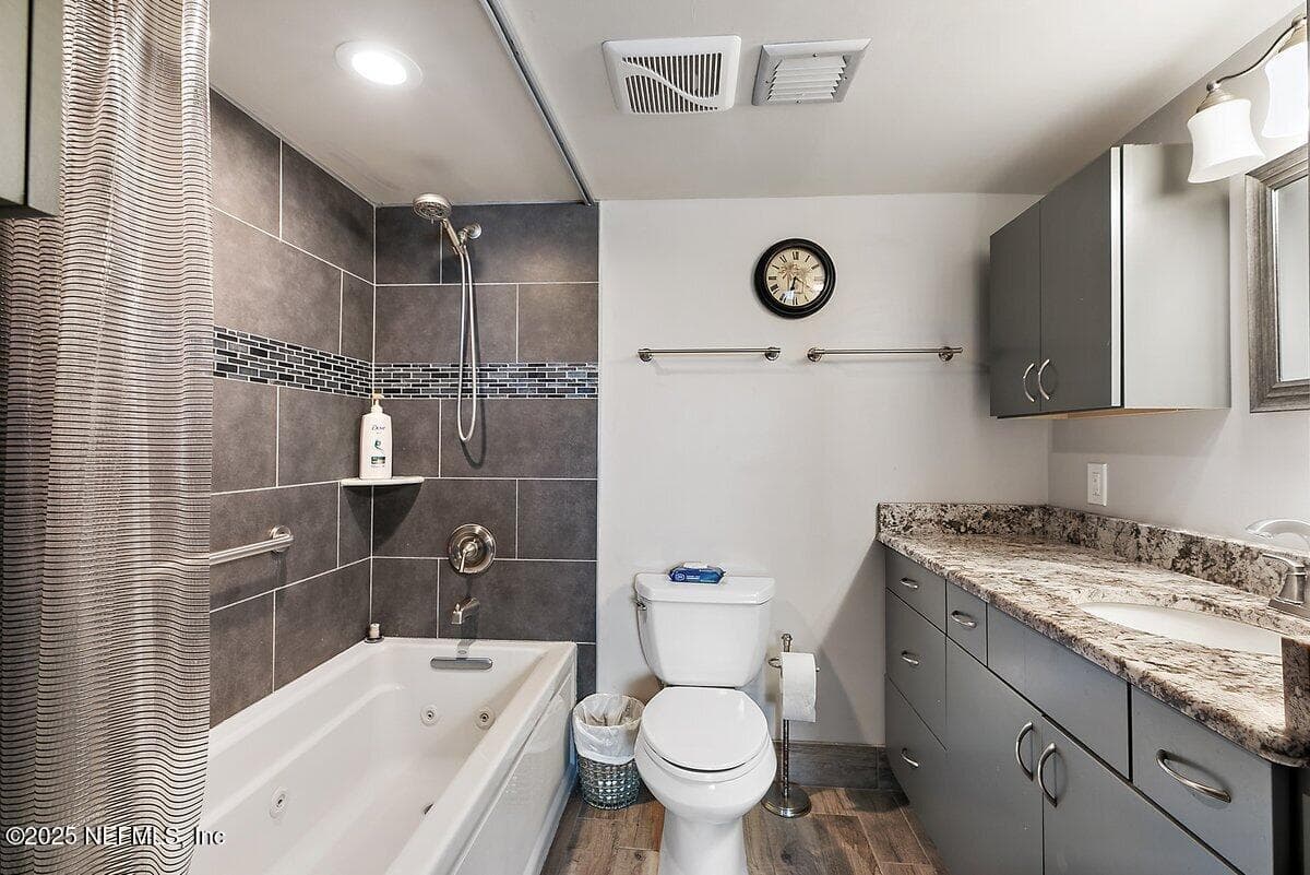 Photo 11 of 601 1ST Street 4H, Jacksonville Beach, FL 32250