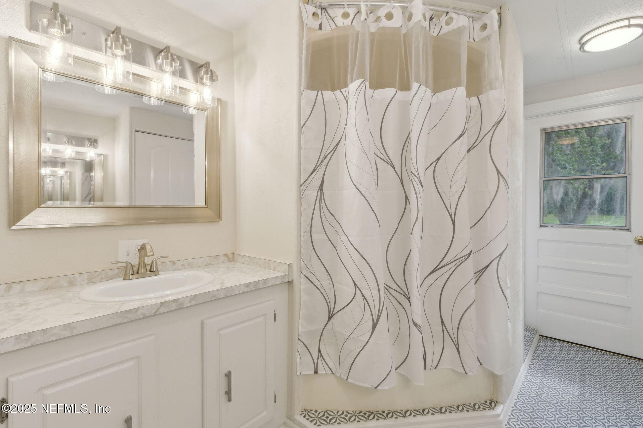 primary bath — 2889 SANTA FE Trail, Hilliard, FL 32046