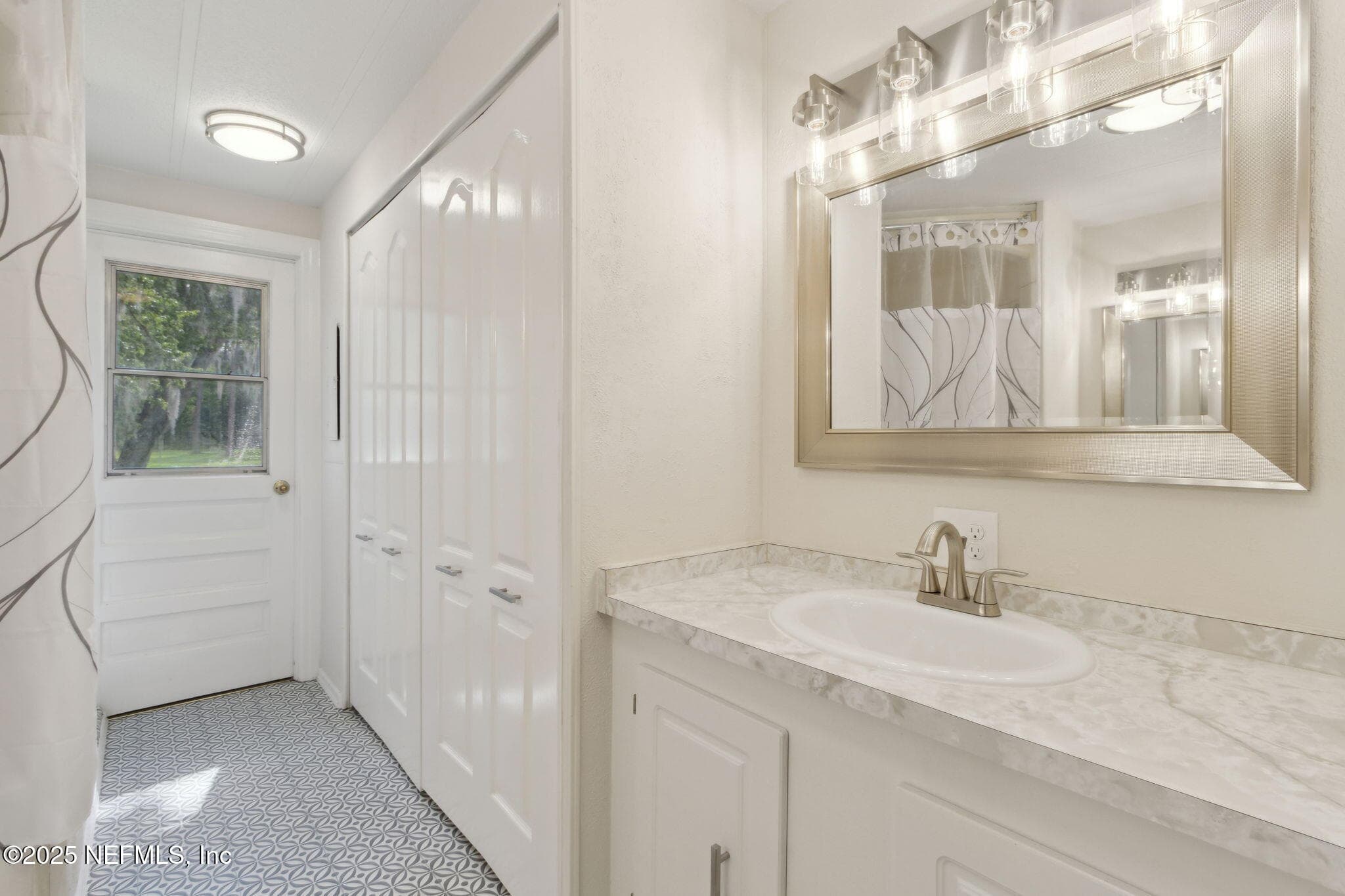 primary bath — 2889 SANTA FE Trail, Hilliard, FL 32046