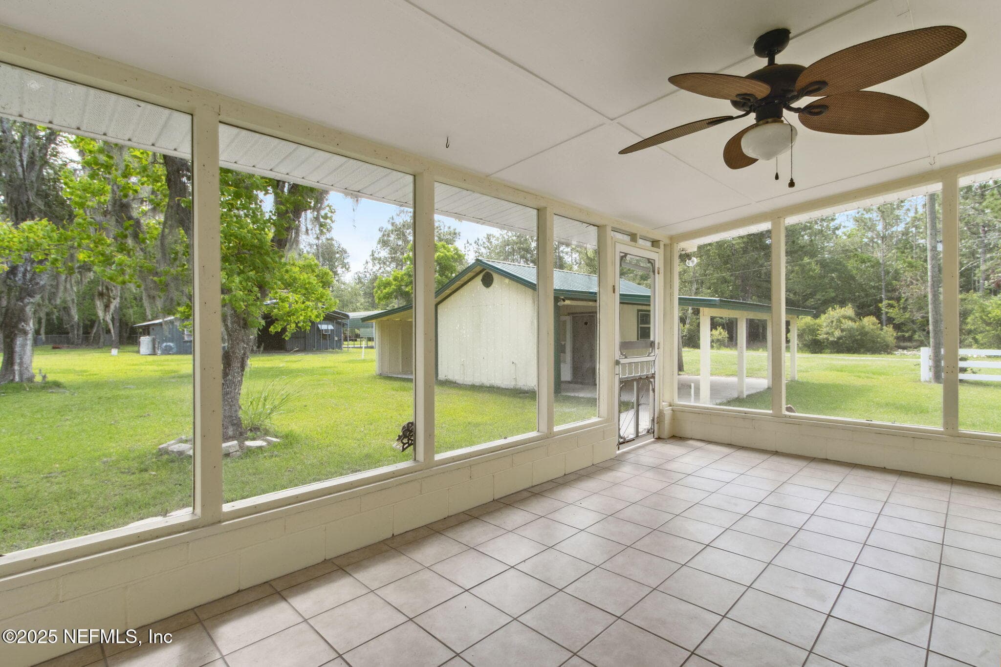 screen porch — 2889 SANTA FE Trail, Hilliard, FL 32046