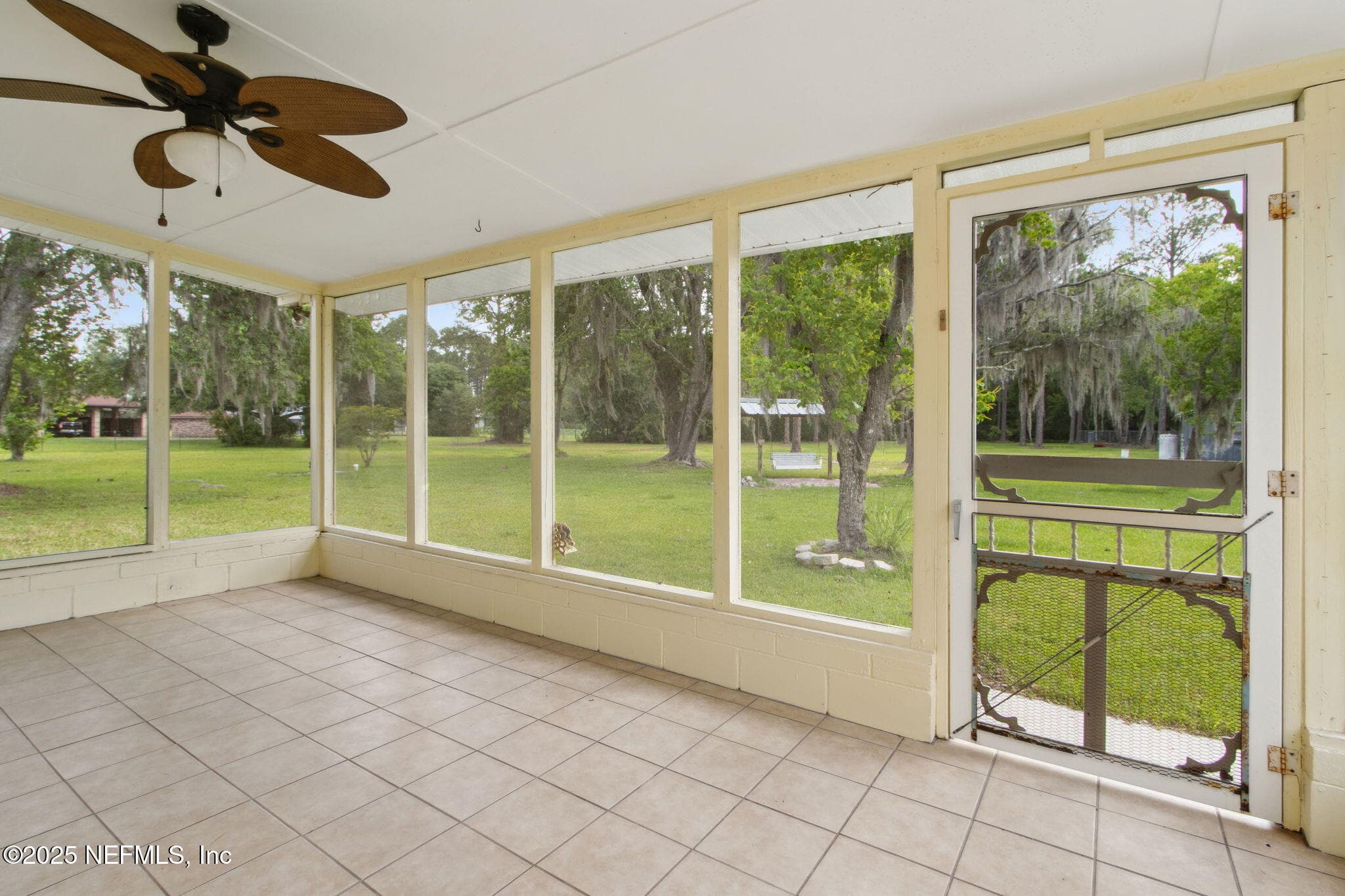 screen porch — 2889 SANTA FE Trail, Hilliard, FL 32046