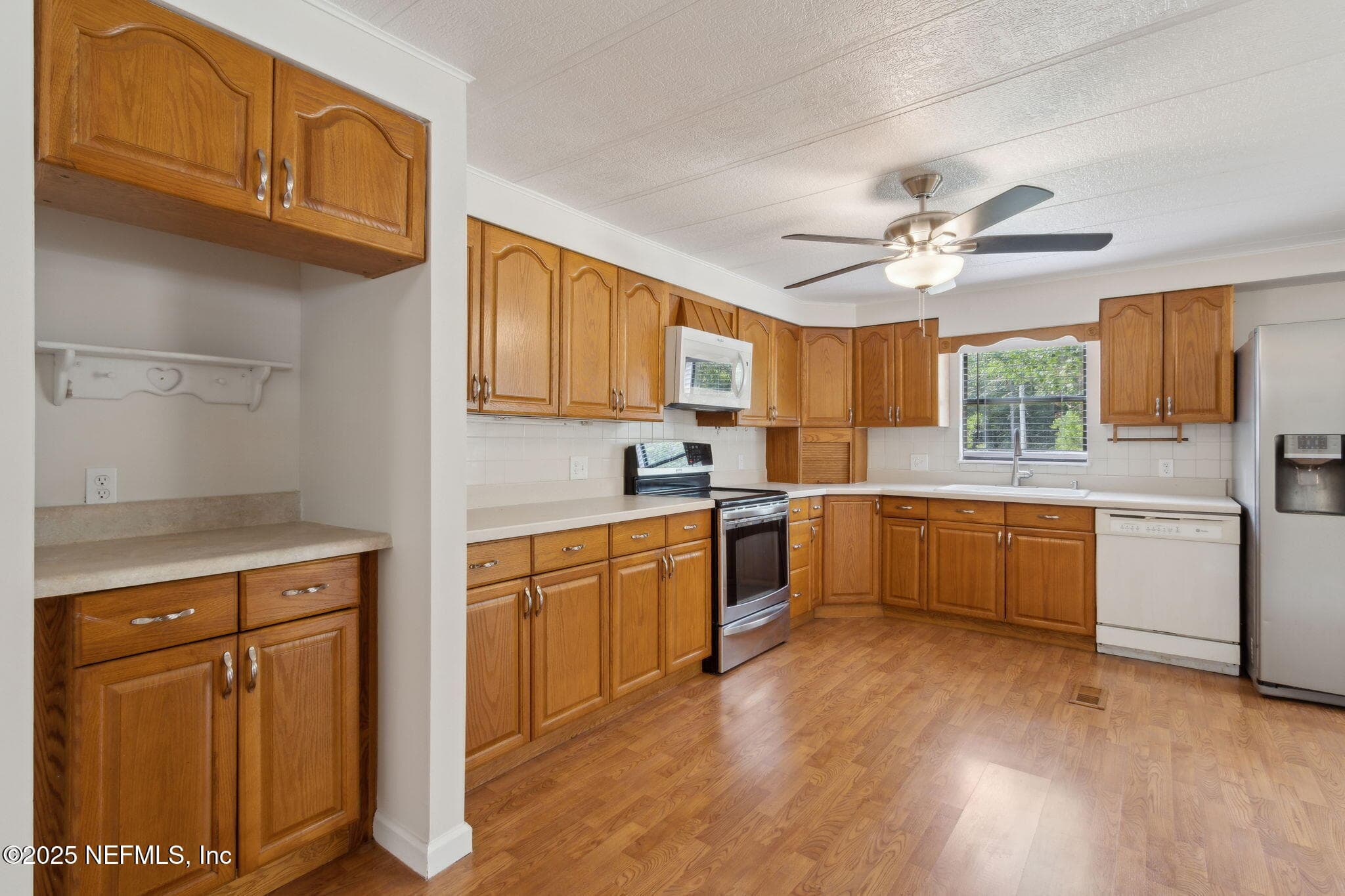 main home kitchen — 2889 SANTA FE Trail, Hilliard, FL 32046