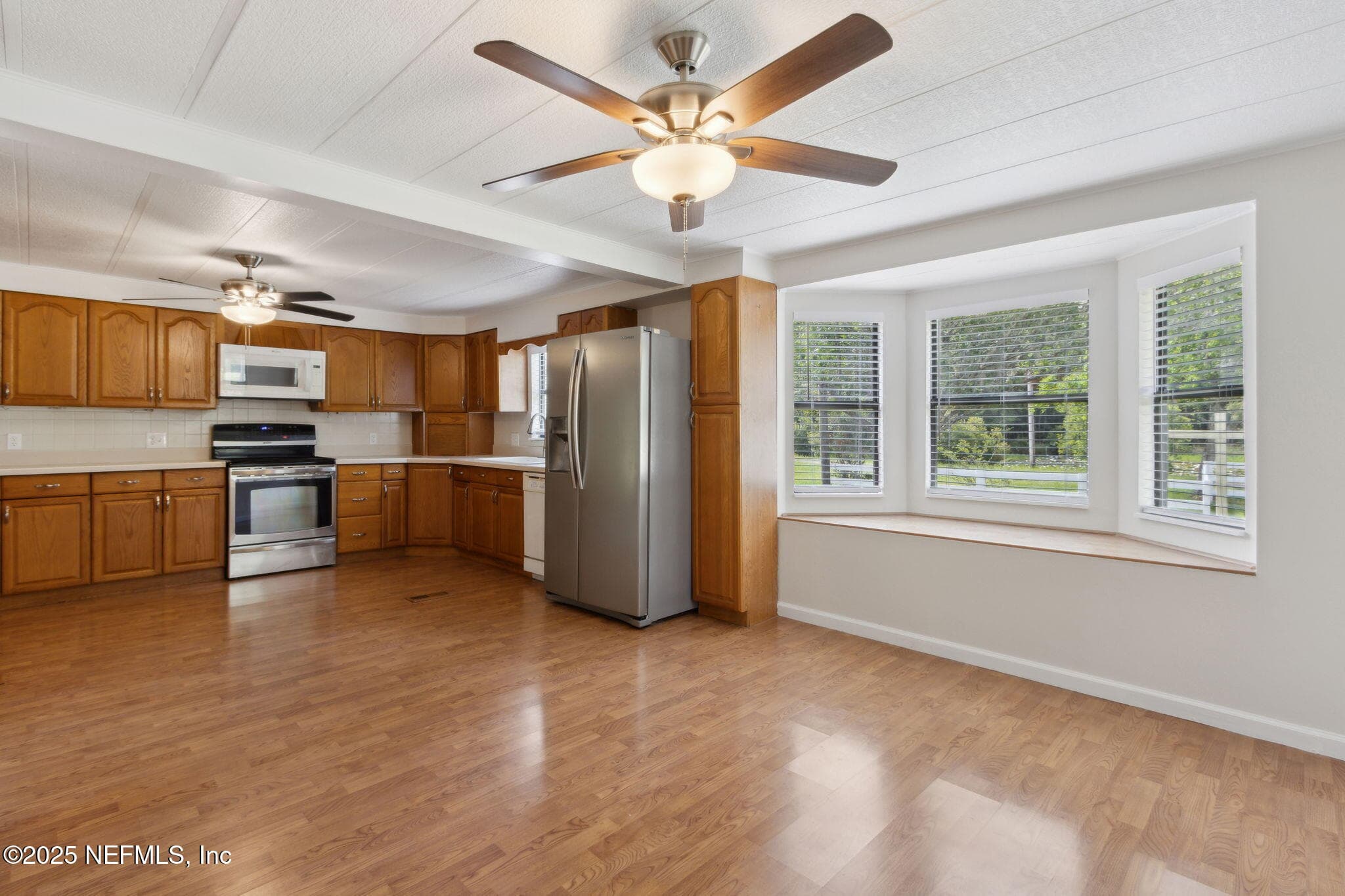 main home kitchen — 2889 SANTA FE Trail, Hilliard, FL 32046
