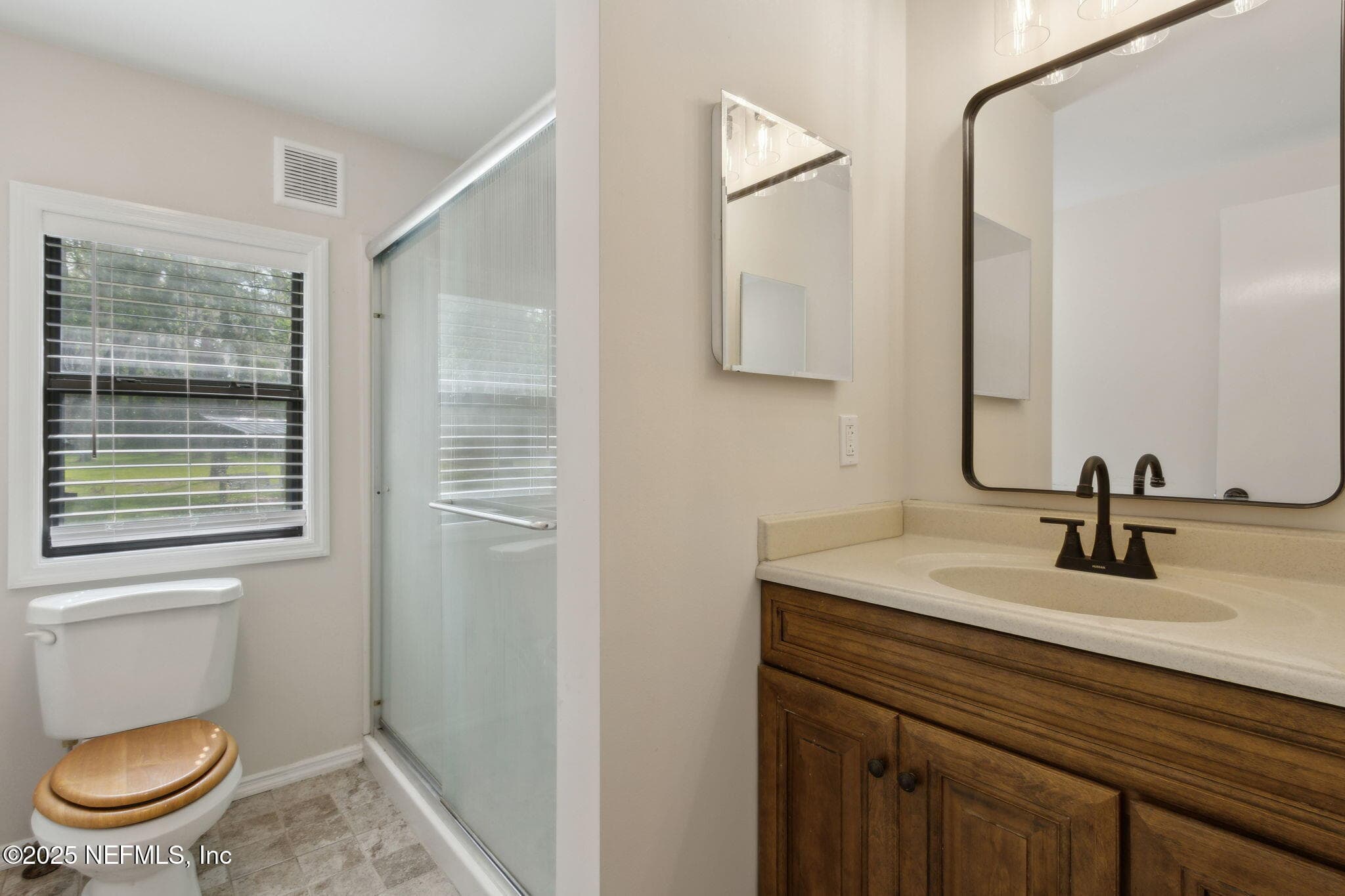 guest bath — 2889 SANTA FE Trail, Hilliard, FL 32046