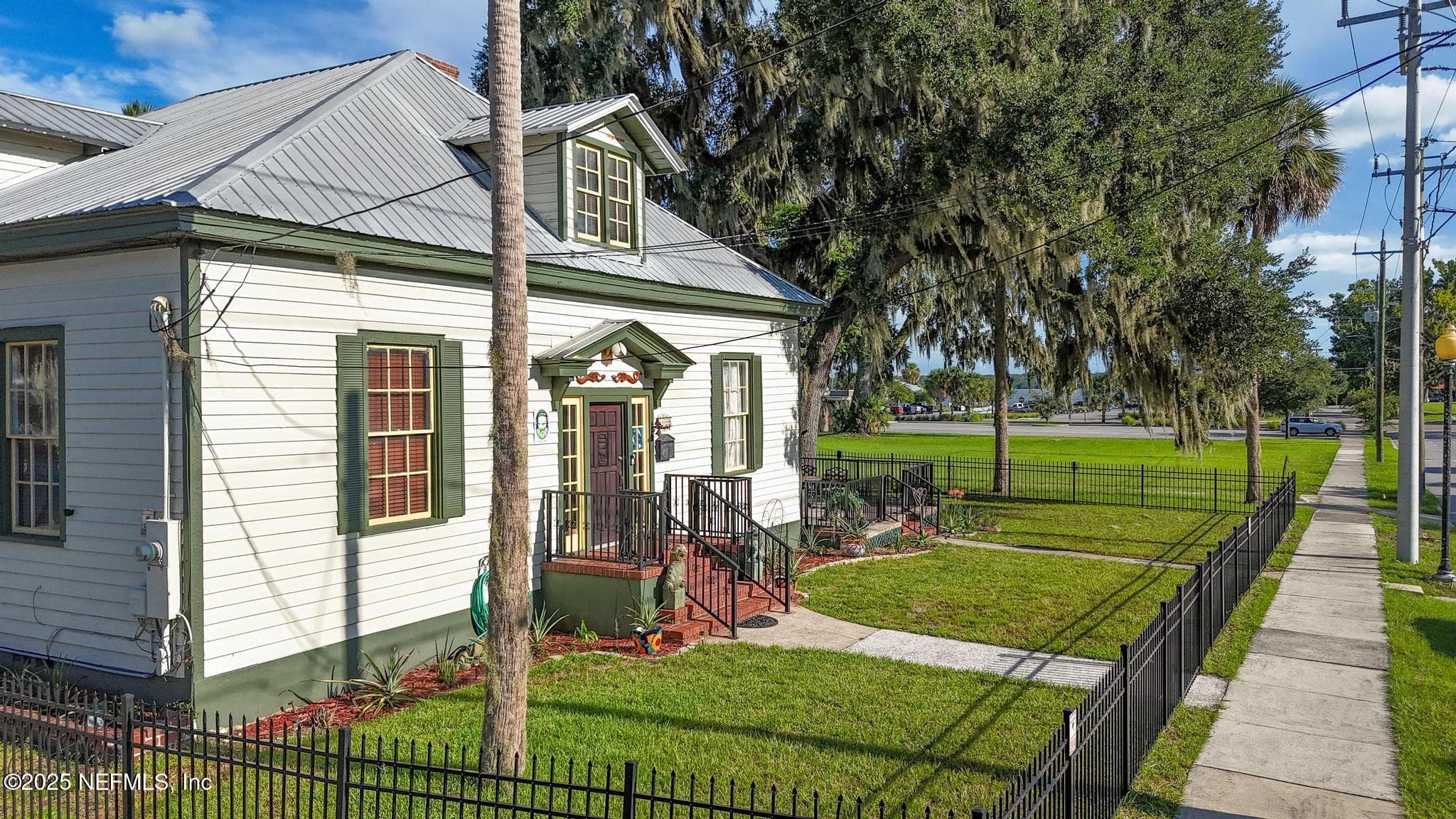 Photo 2 of 117 S 3RD Street, Palatka, FL 32177