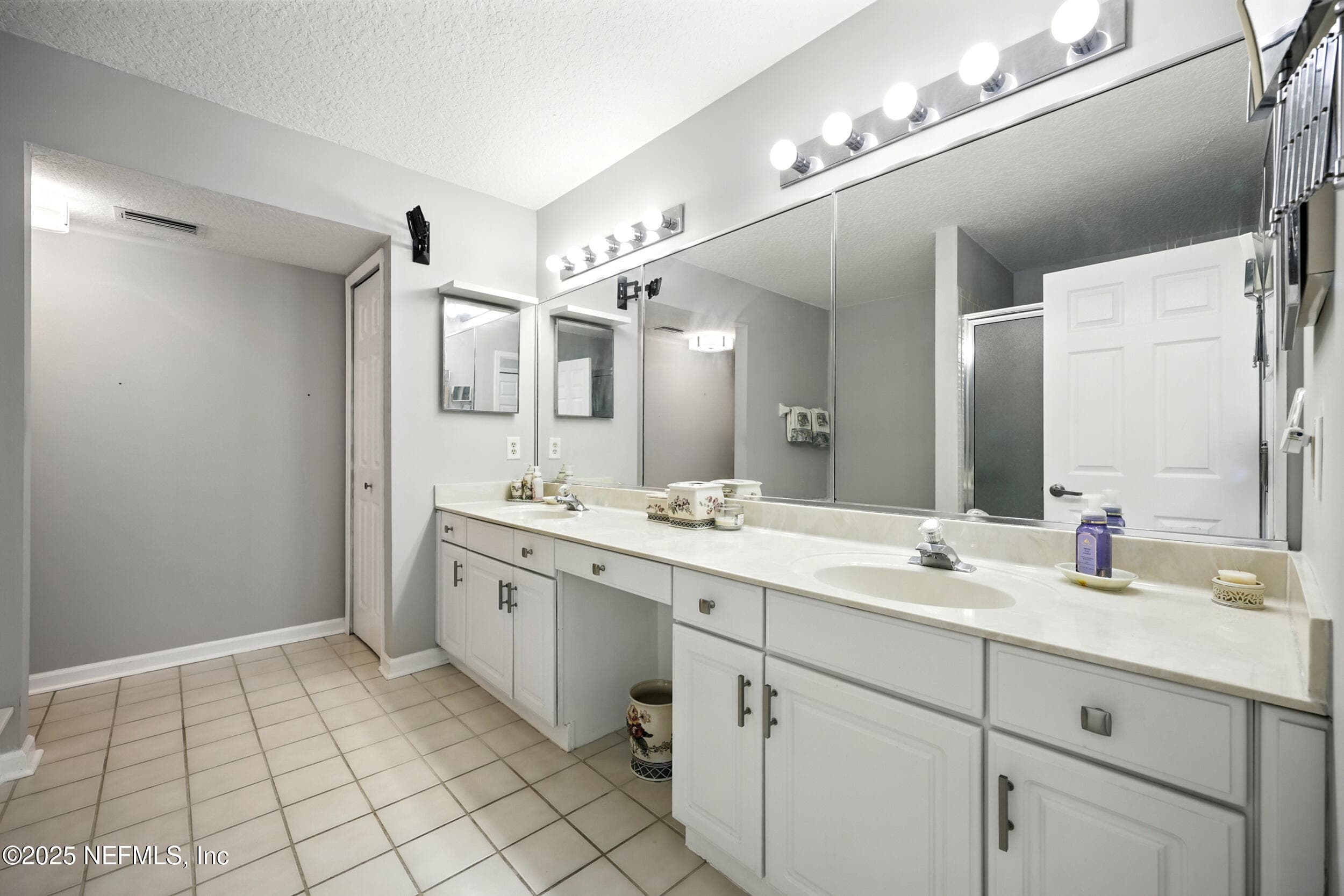 Ample vanity space plus make up area — 3331 LIGHTHOUSE POINT Lane, Jacksonville, FL 32250