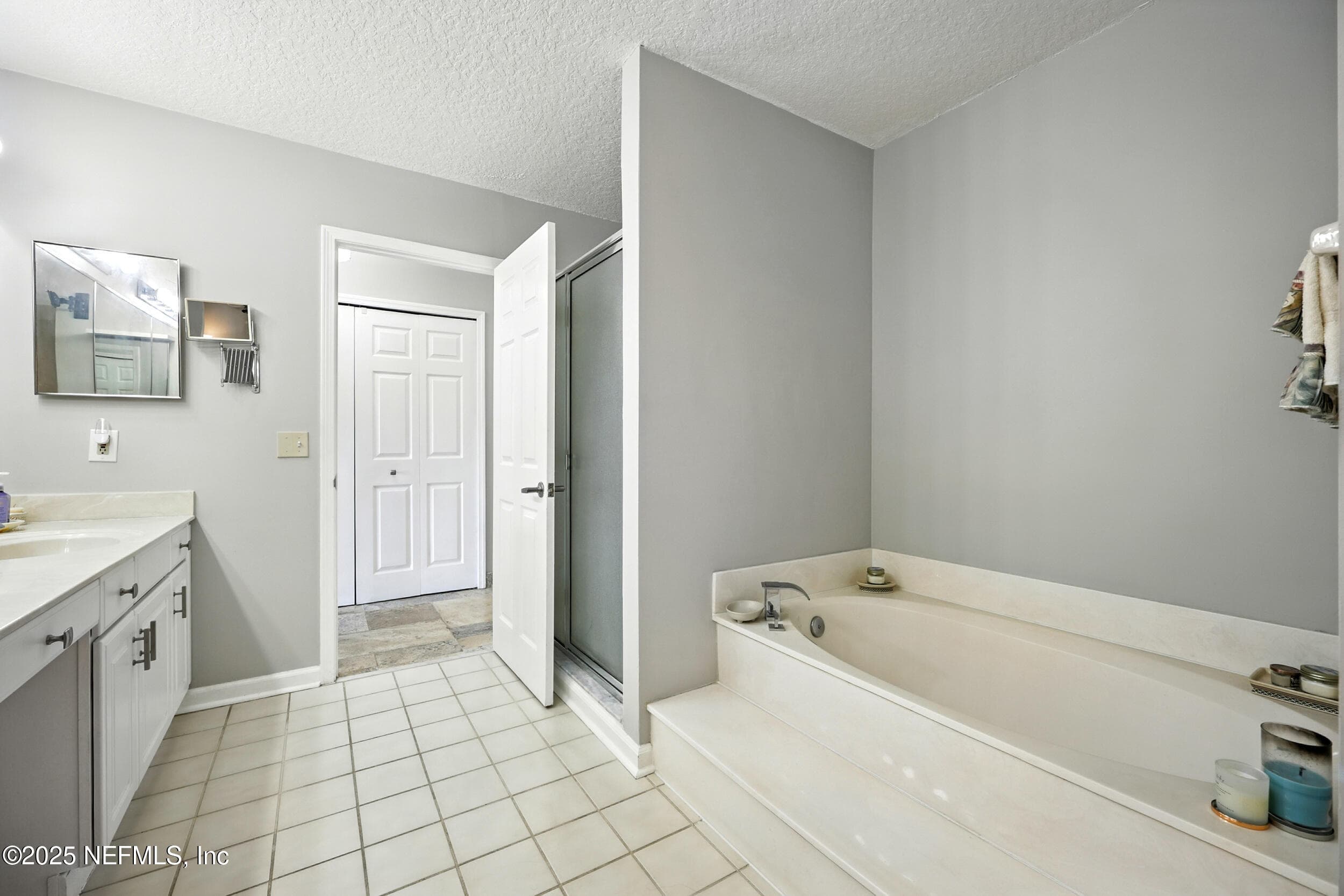 Large soaking tub, separate shower — 3331 LIGHTHOUSE POINT Lane, Jacksonville, FL 32250