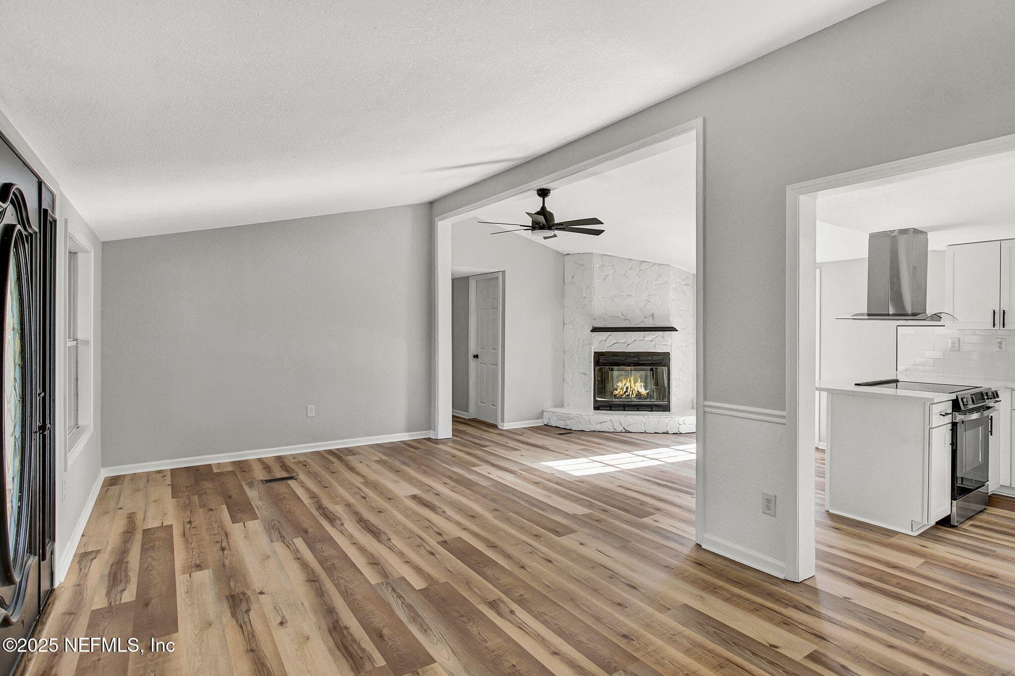 Photo 4 of 392 FOXTAIL Avenue, Middleburg, FL 32068