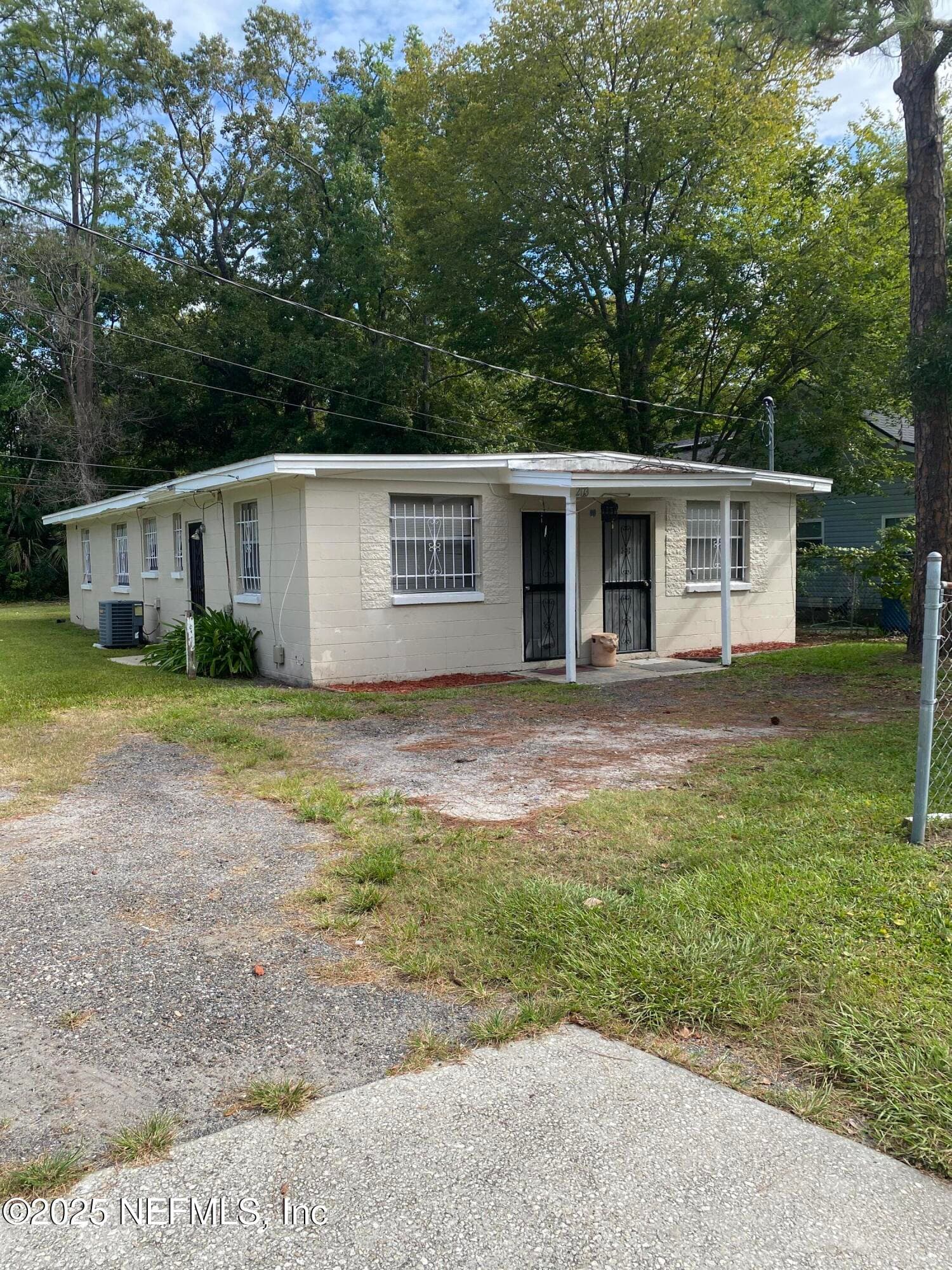 Photo 2 of 2171 W 40TH Street, Jacksonville, FL 32209