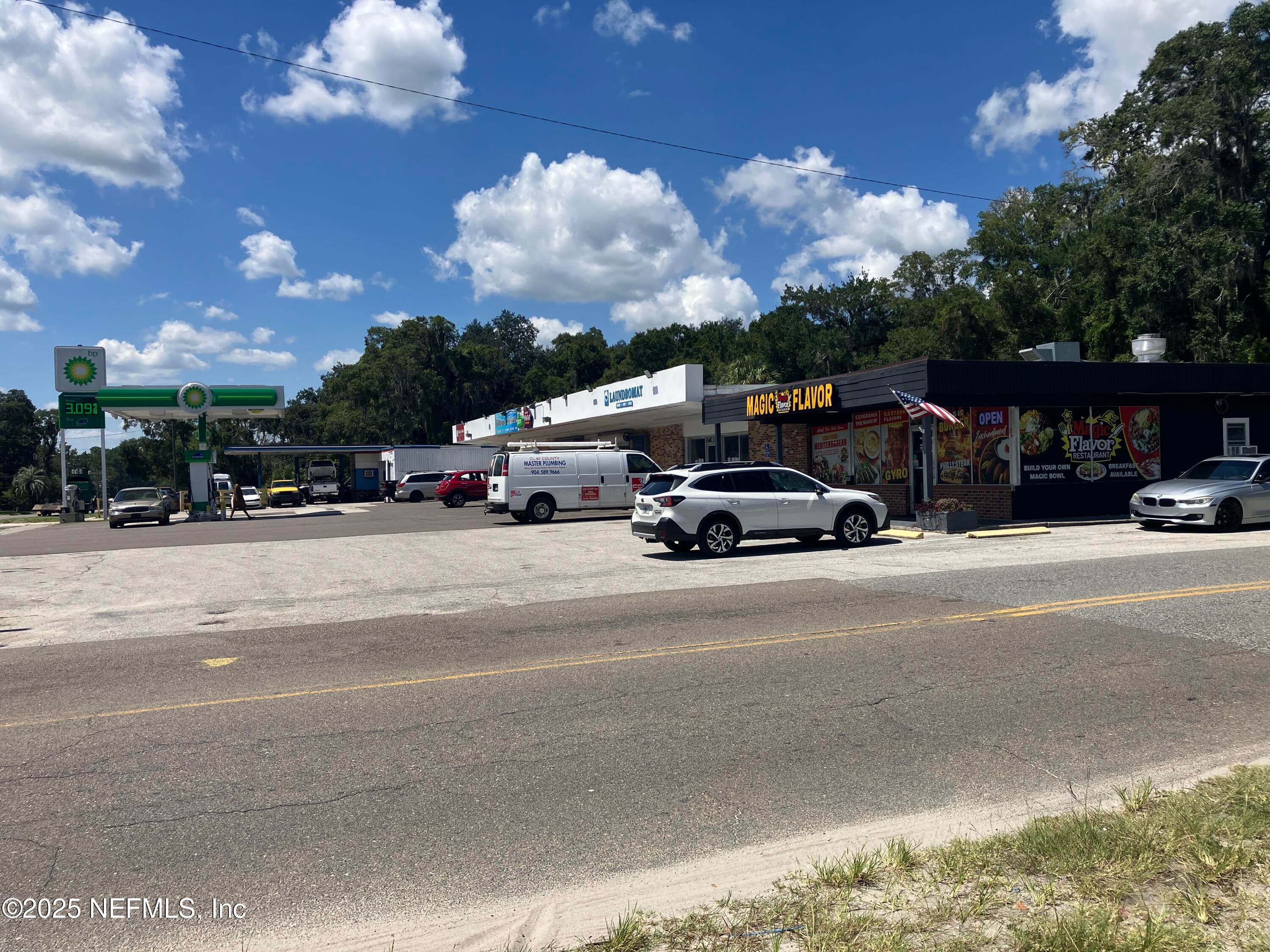 Photo 2 of 206 S OAKRIDGE Avenue, Green Cove Springs, FL 32043