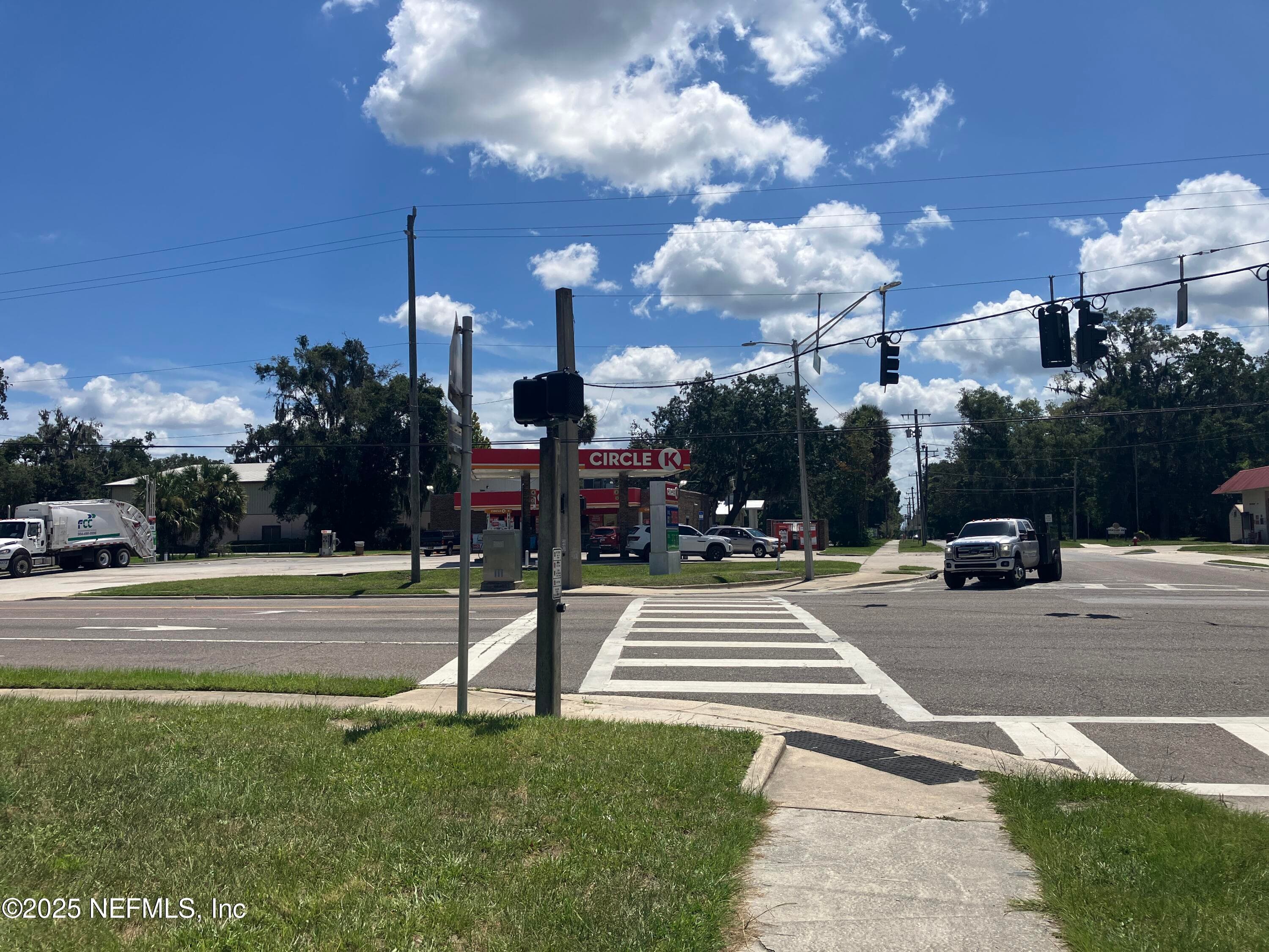 Photo 3 of 206 S OAKRIDGE Avenue, Green Cove Springs, FL 32043