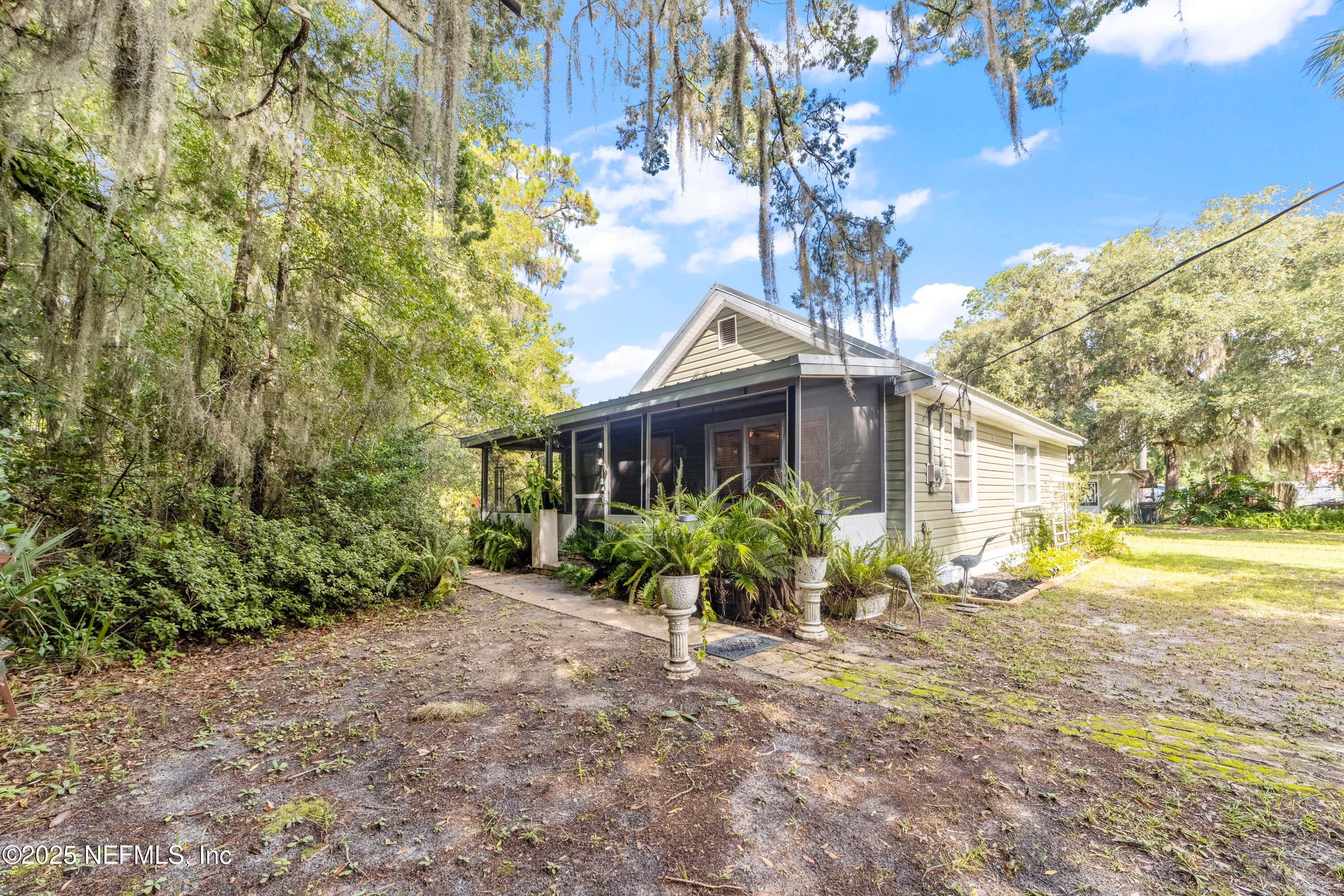Photo 37 of 942 STATE RD 20, Interlachen, FL 32148