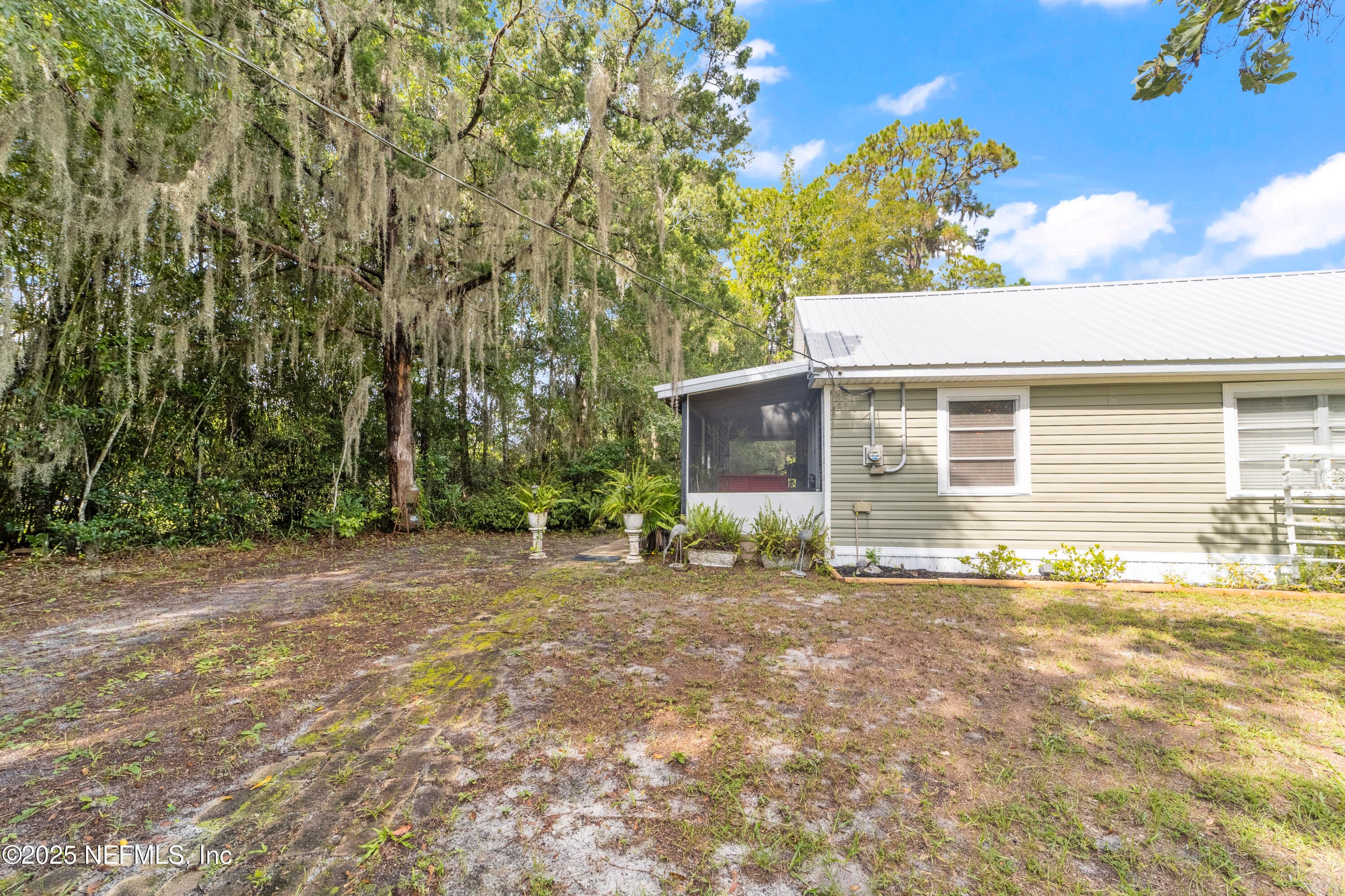 Photo 38 of 942 STATE RD 20, Interlachen, FL 32148