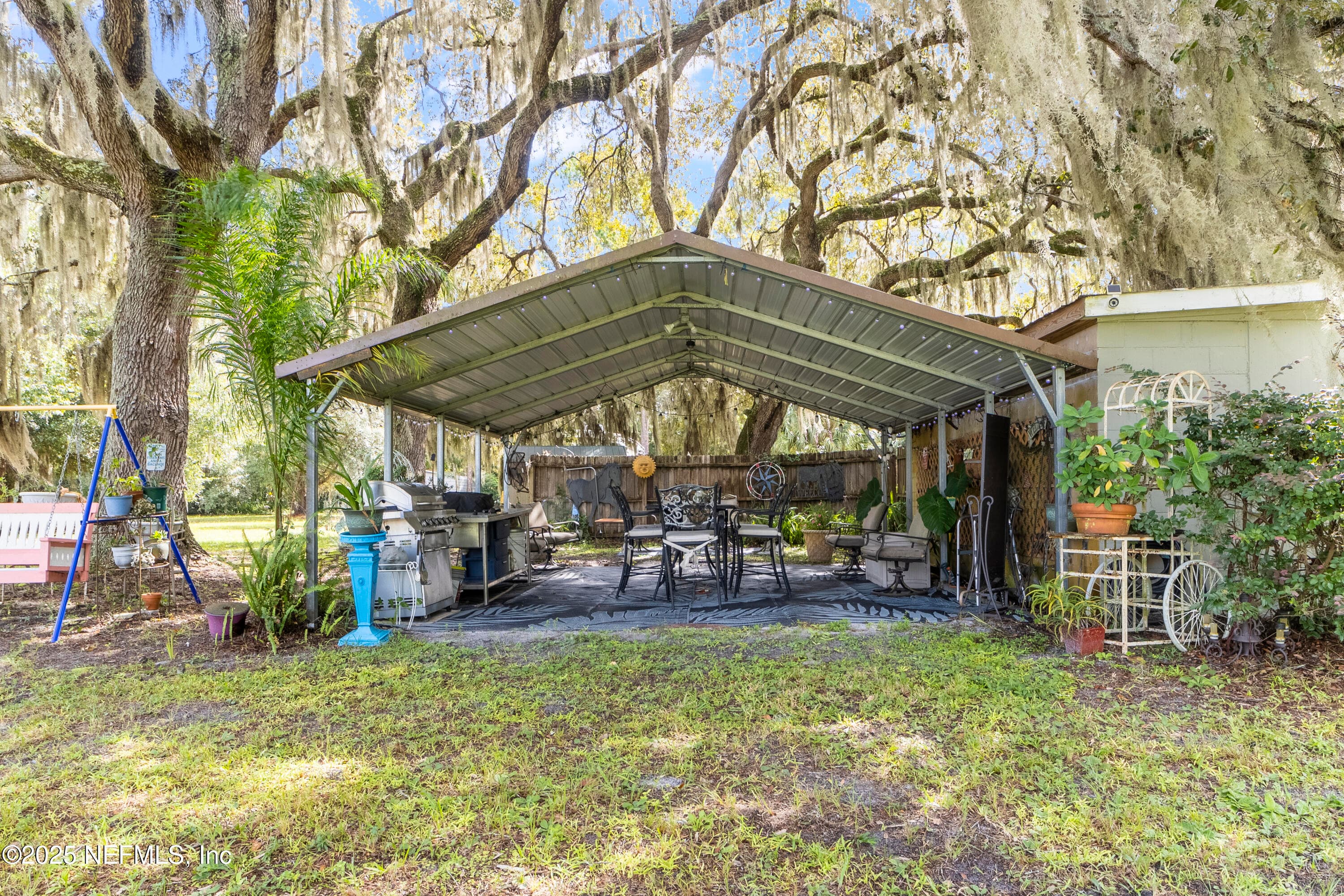 Photo 43 of 942 STATE RD 20, Interlachen, FL 32148