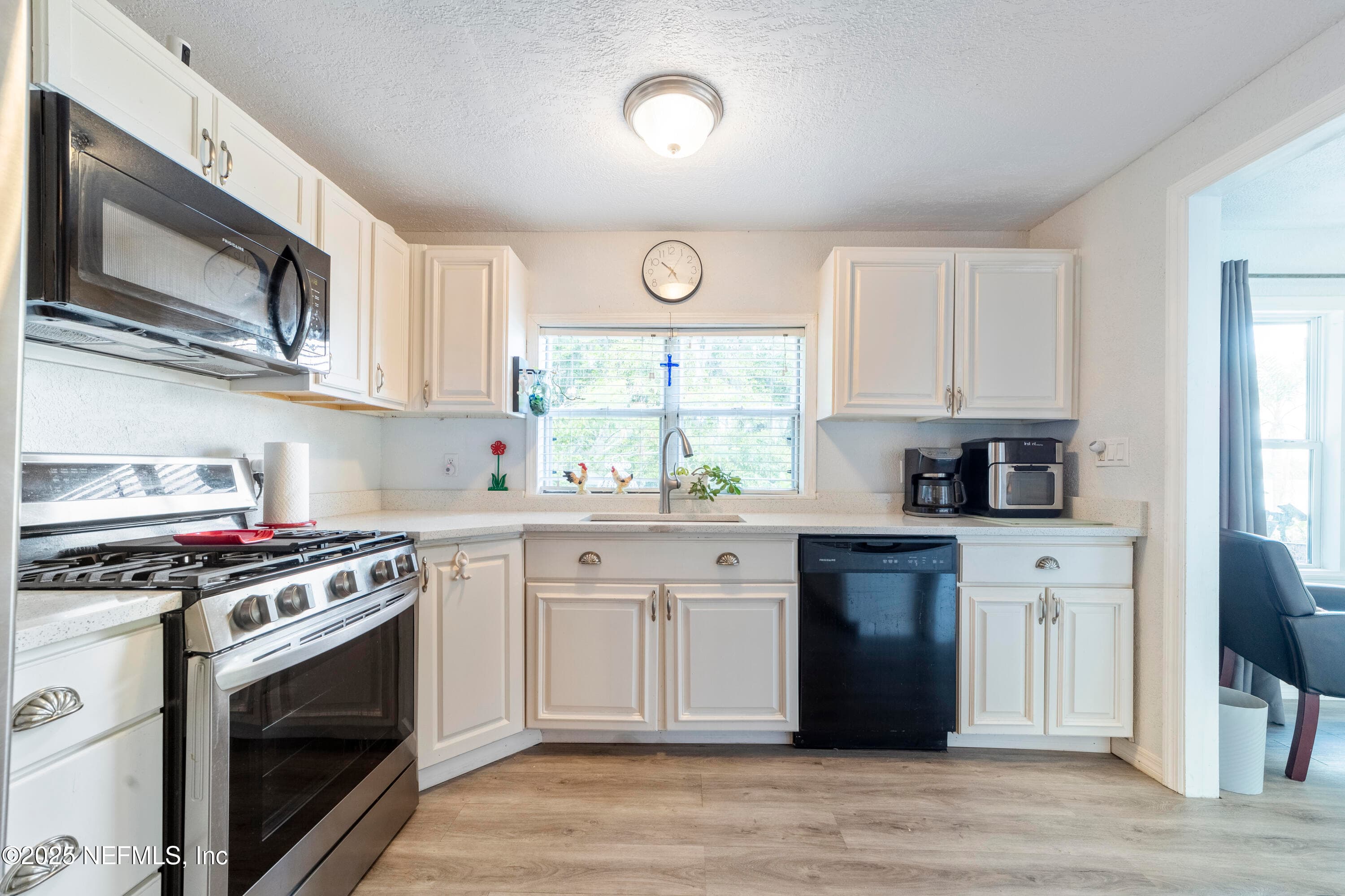 Photo 12 of 942 STATE RD 20, Interlachen, FL 32148