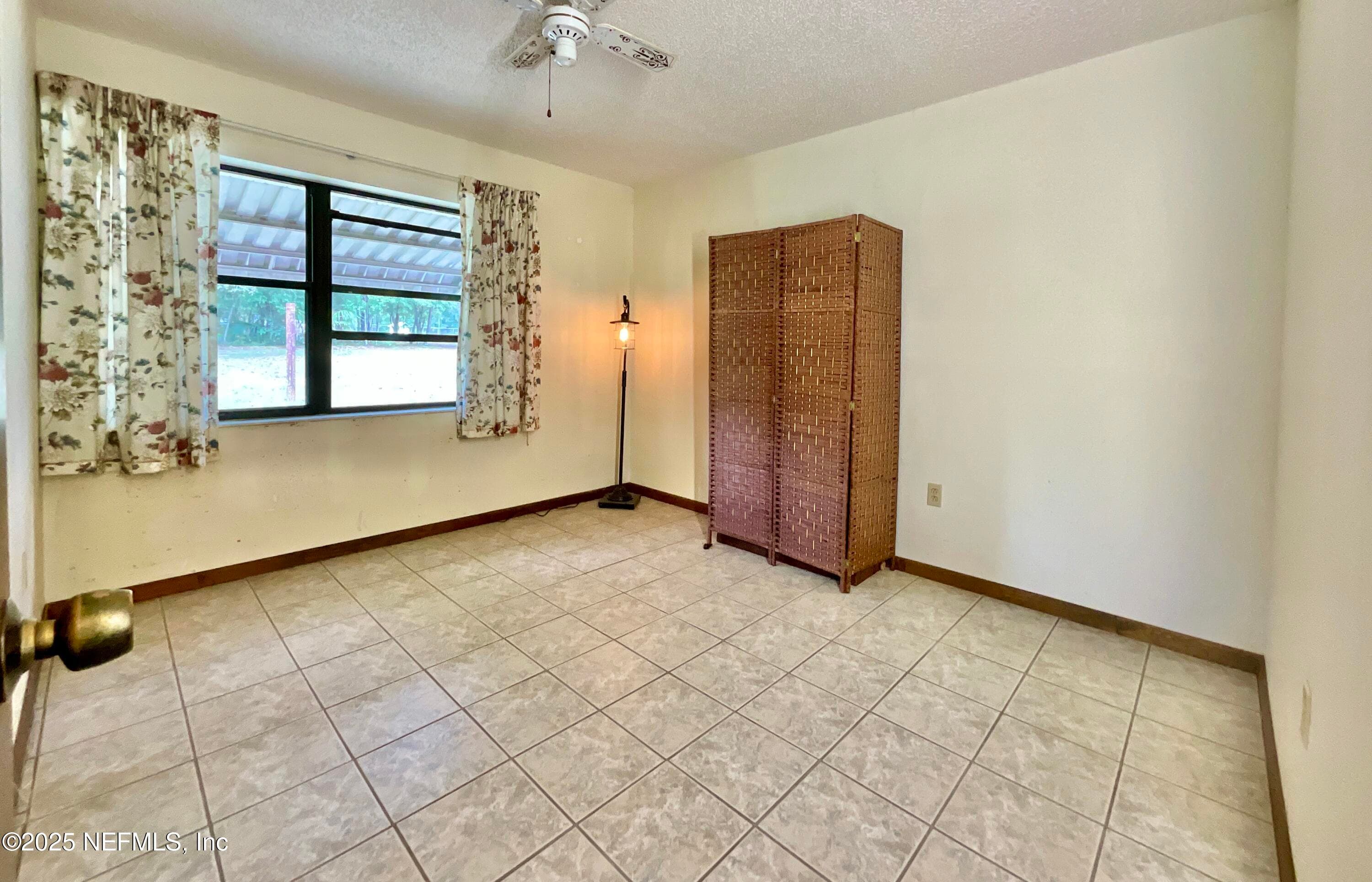 Photo 19 of 137 OAK Circle, Interlachen, FL 32148