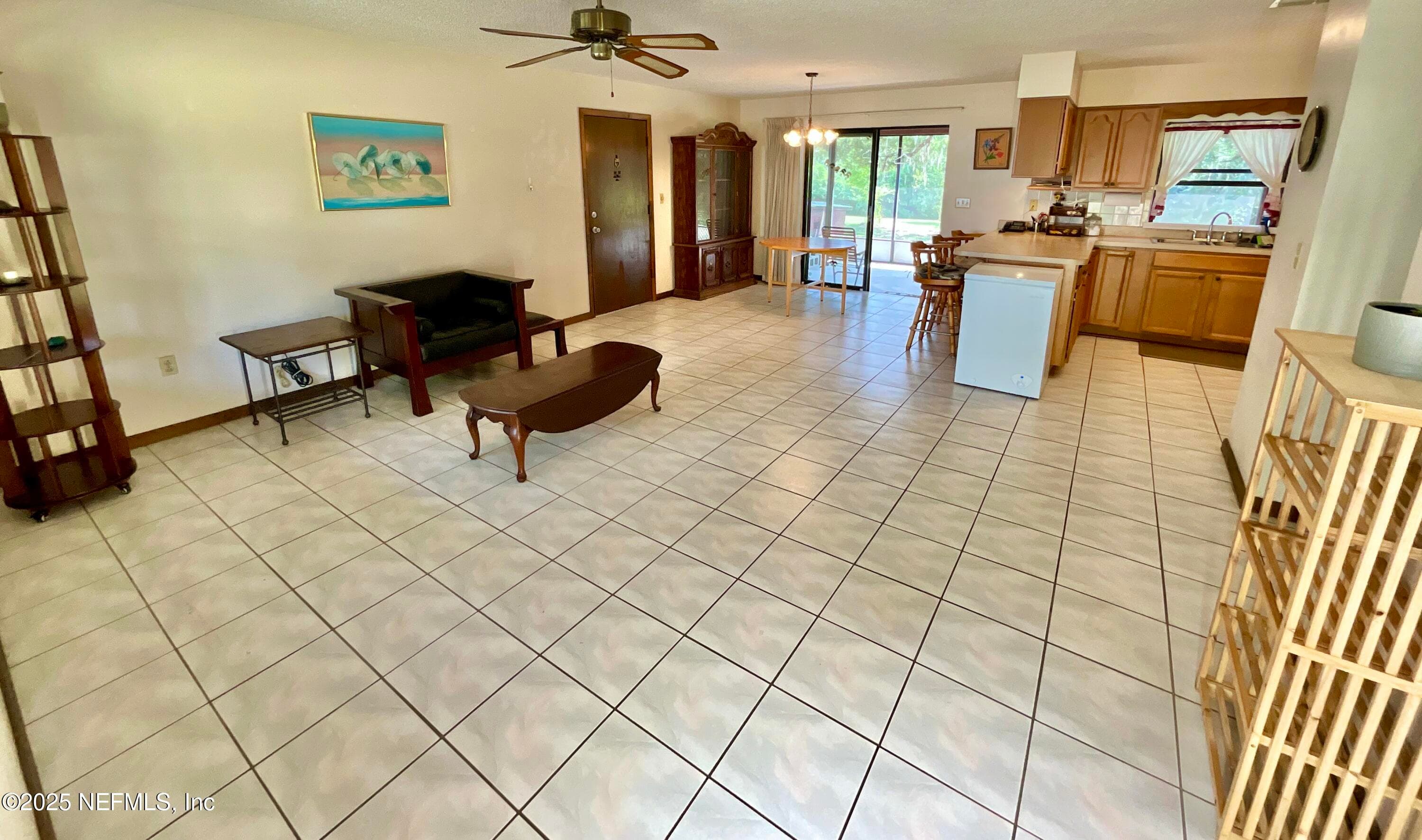 Photo 5 of 137 OAK Circle, Interlachen, FL 32148