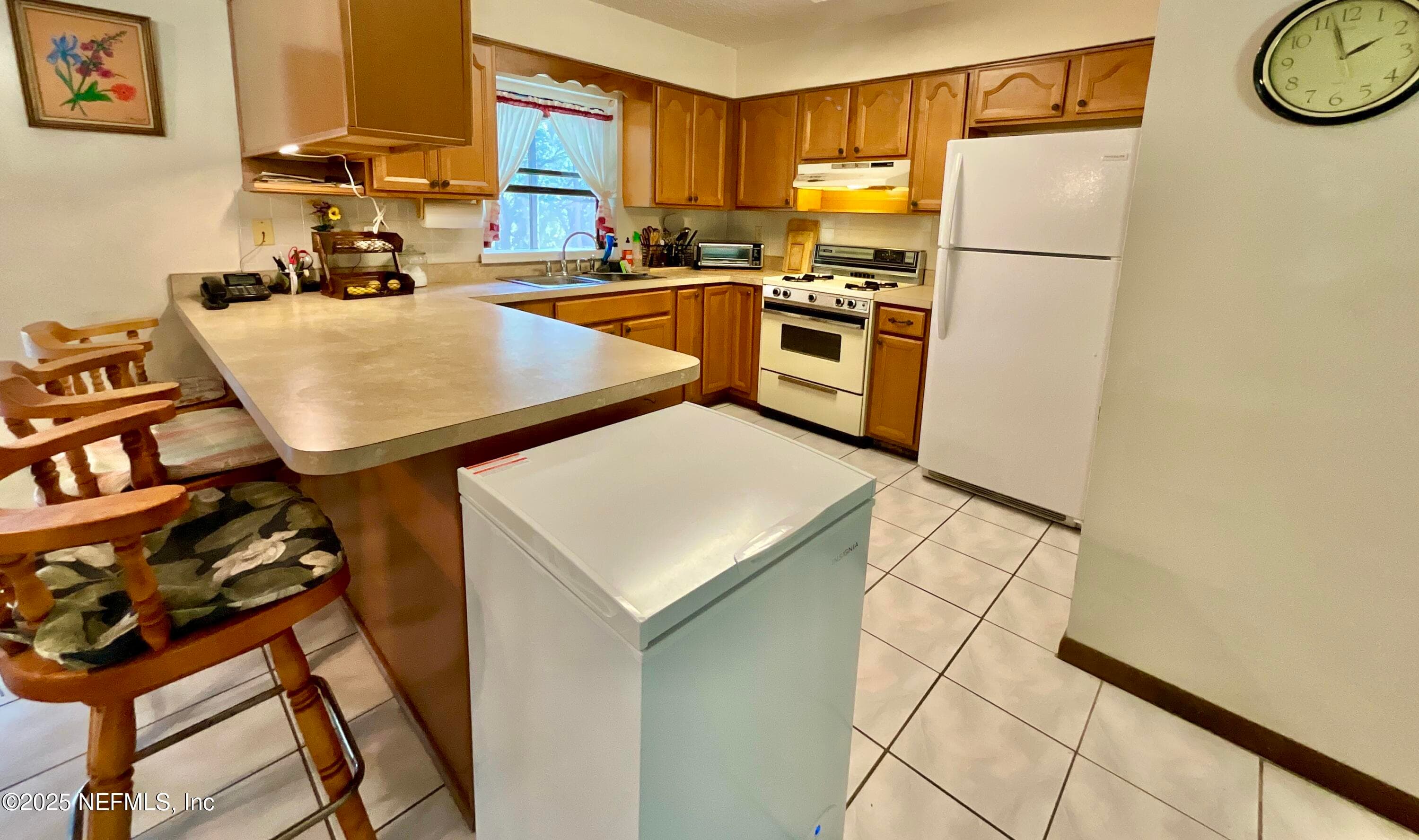 Photo 9 of 137 OAK Circle, Interlachen, FL 32148