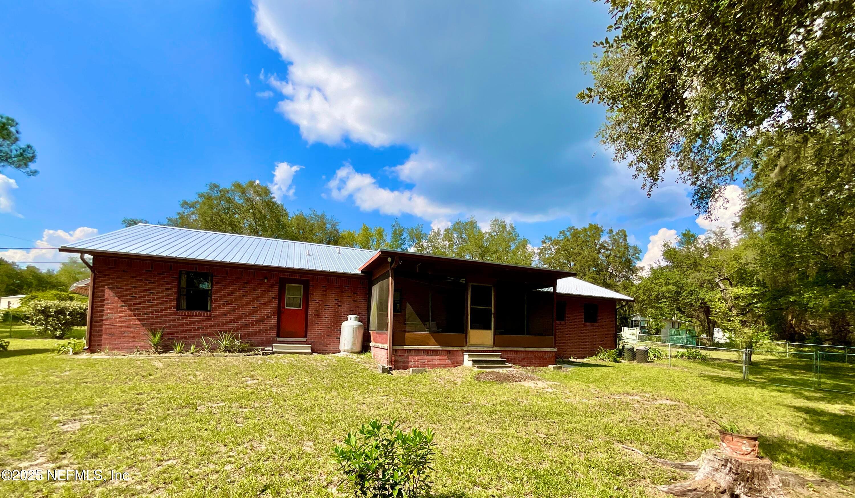 Photo 26 of 137 OAK Circle, Interlachen, FL 32148