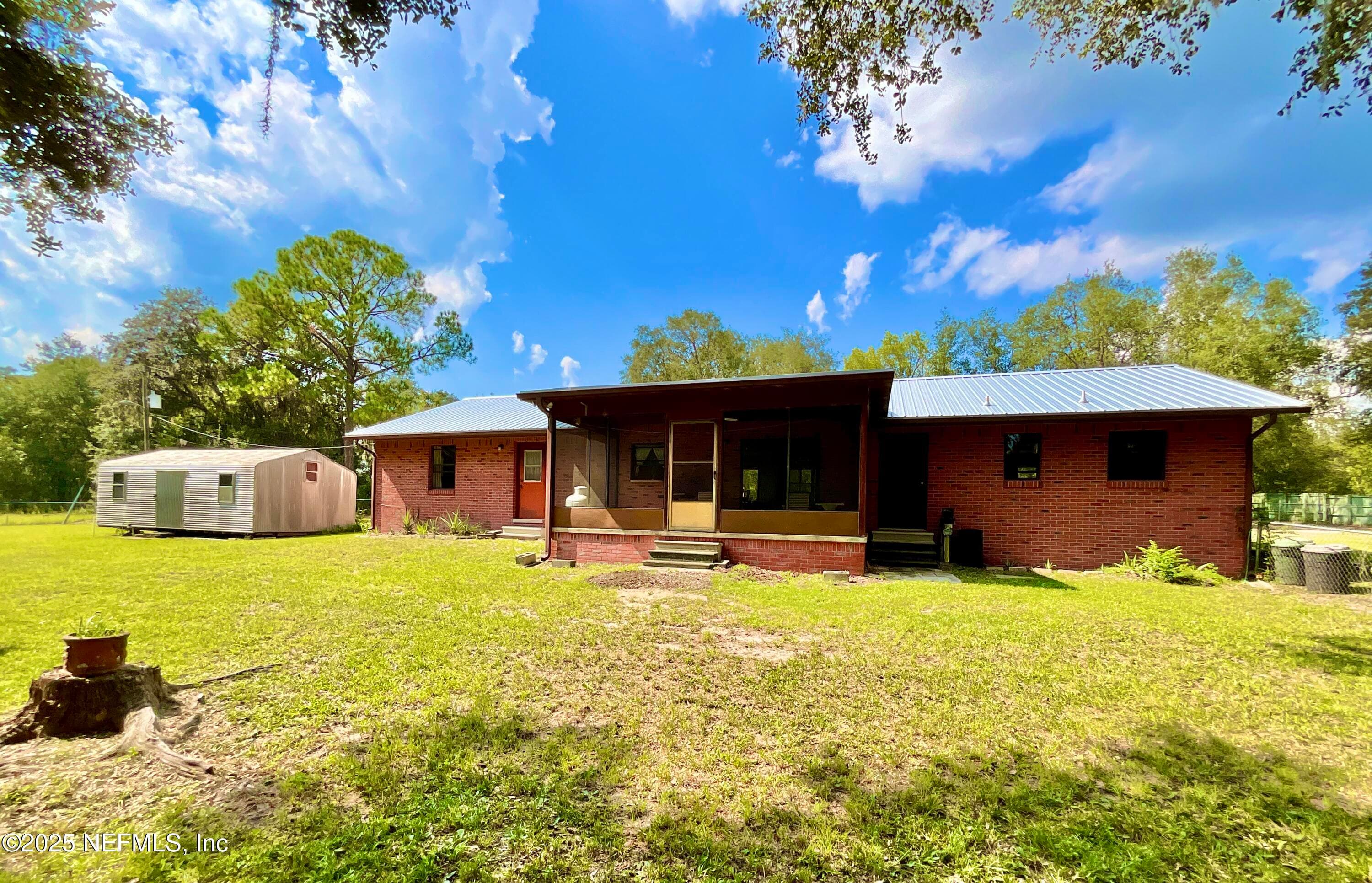 Photo 27 of 137 OAK Circle, Interlachen, FL 32148