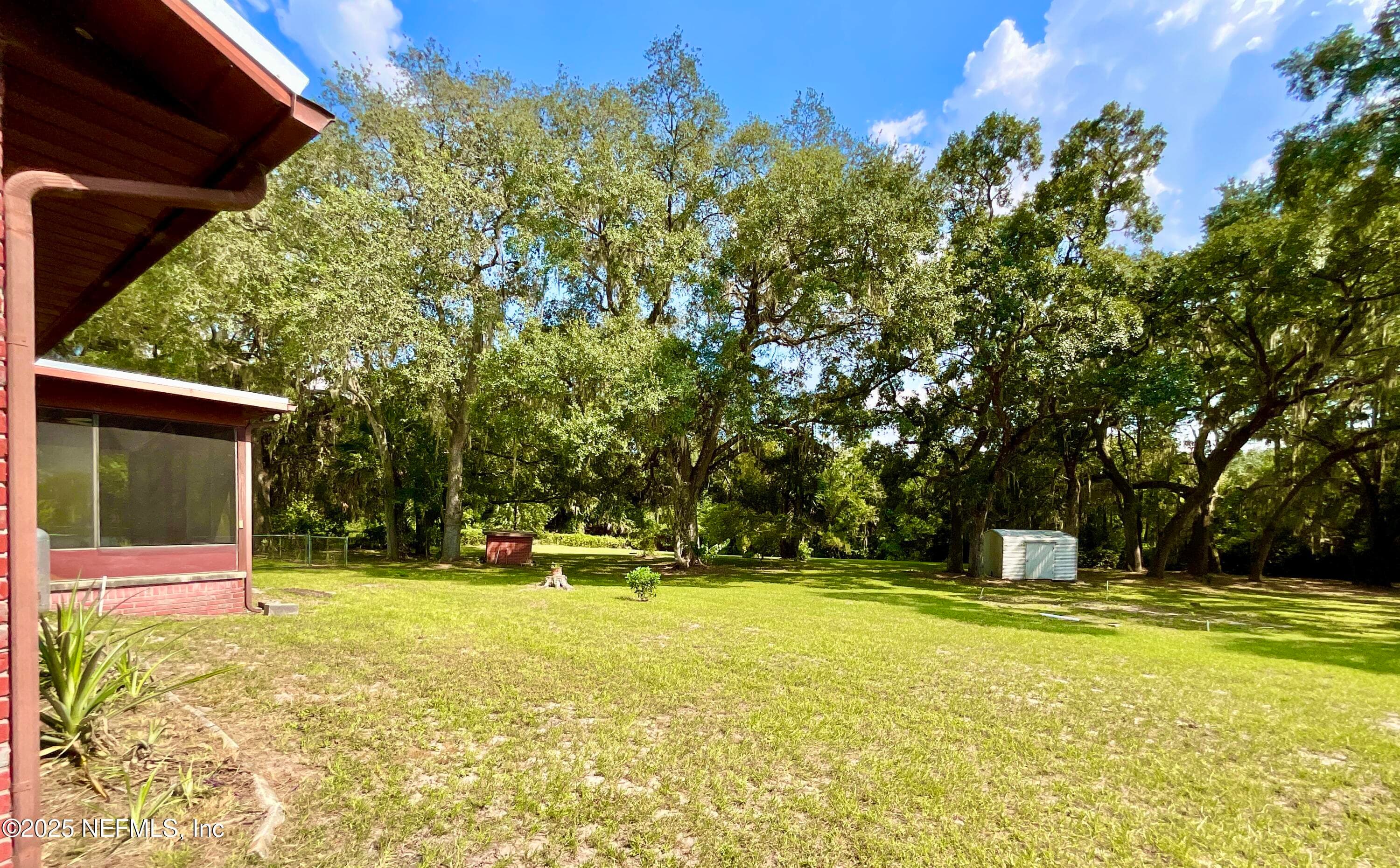 Photo 29 of 137 OAK Circle, Interlachen, FL 32148
