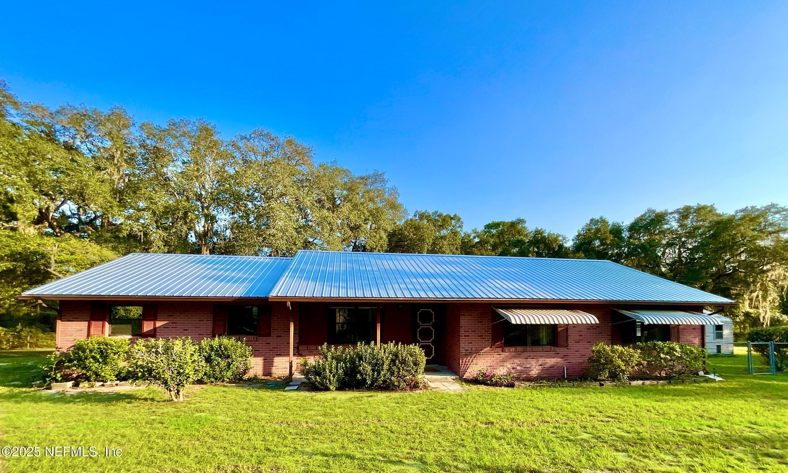 Photo 37 of 137 OAK Circle, Interlachen, FL 32148