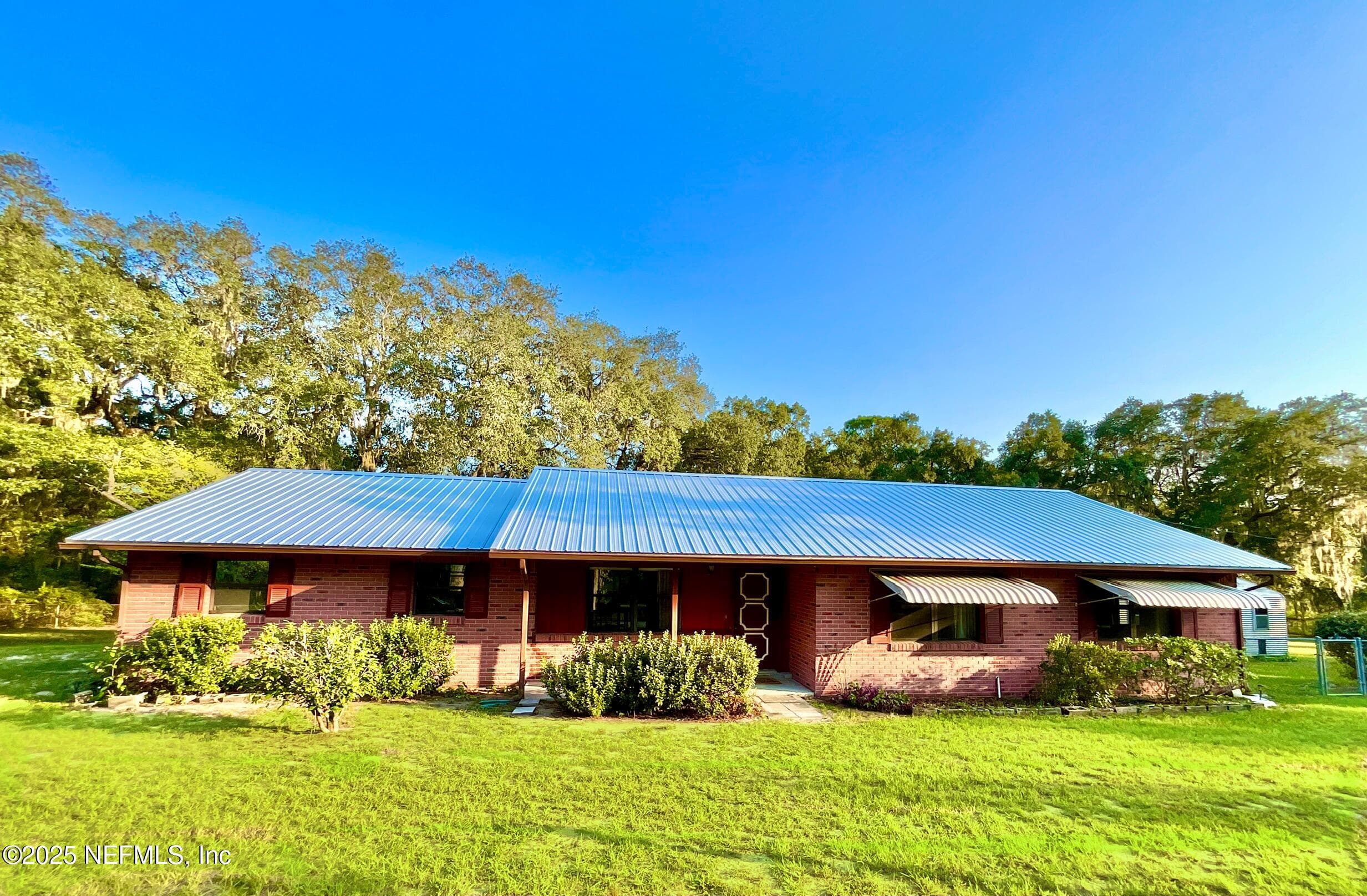Photo 39 of 137 OAK Circle, Interlachen, FL 32148