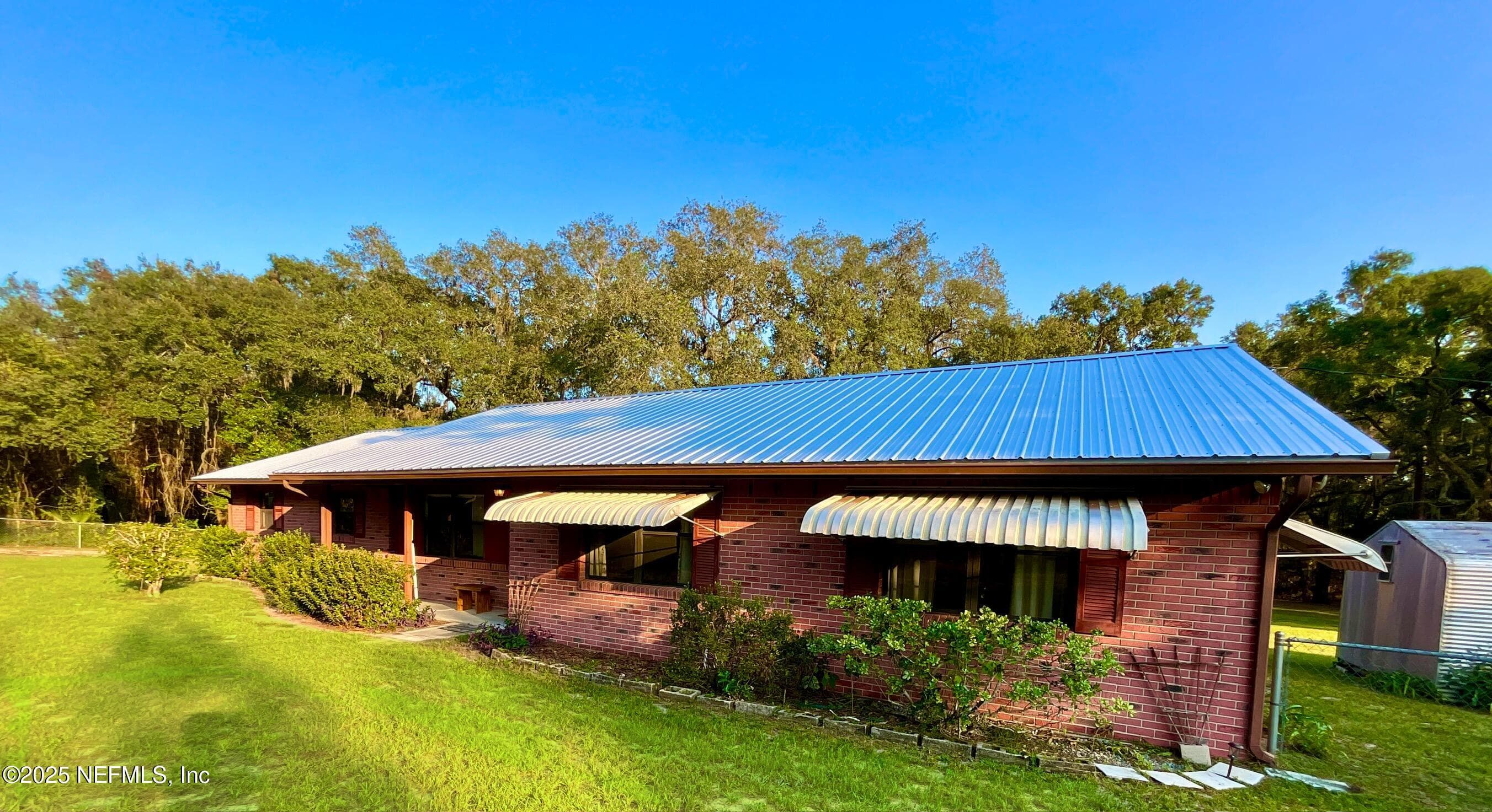 Photo 3 of 137 OAK Circle, Interlachen, FL 32148