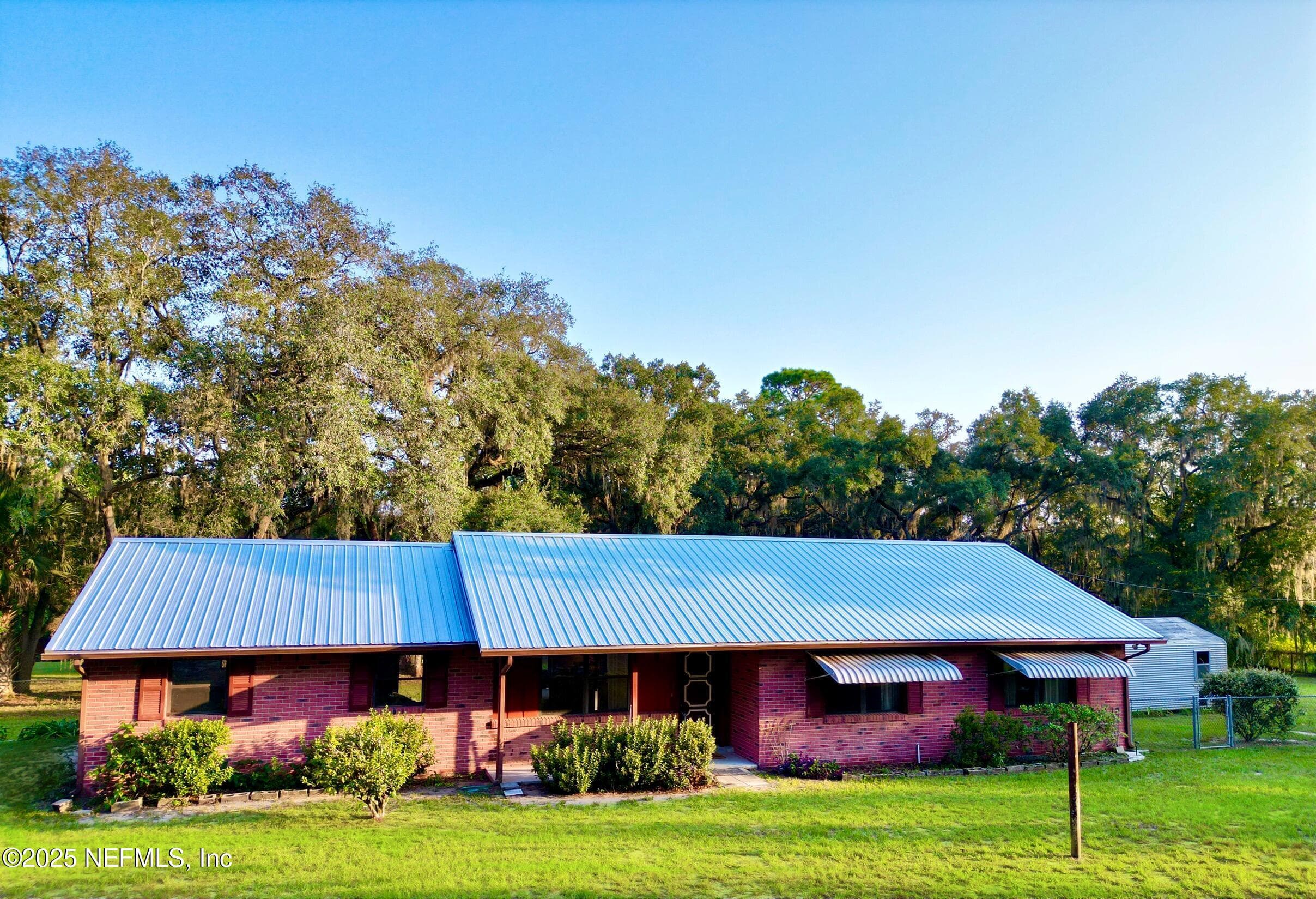 Photo 43 of 137 OAK Circle, Interlachen, FL 32148