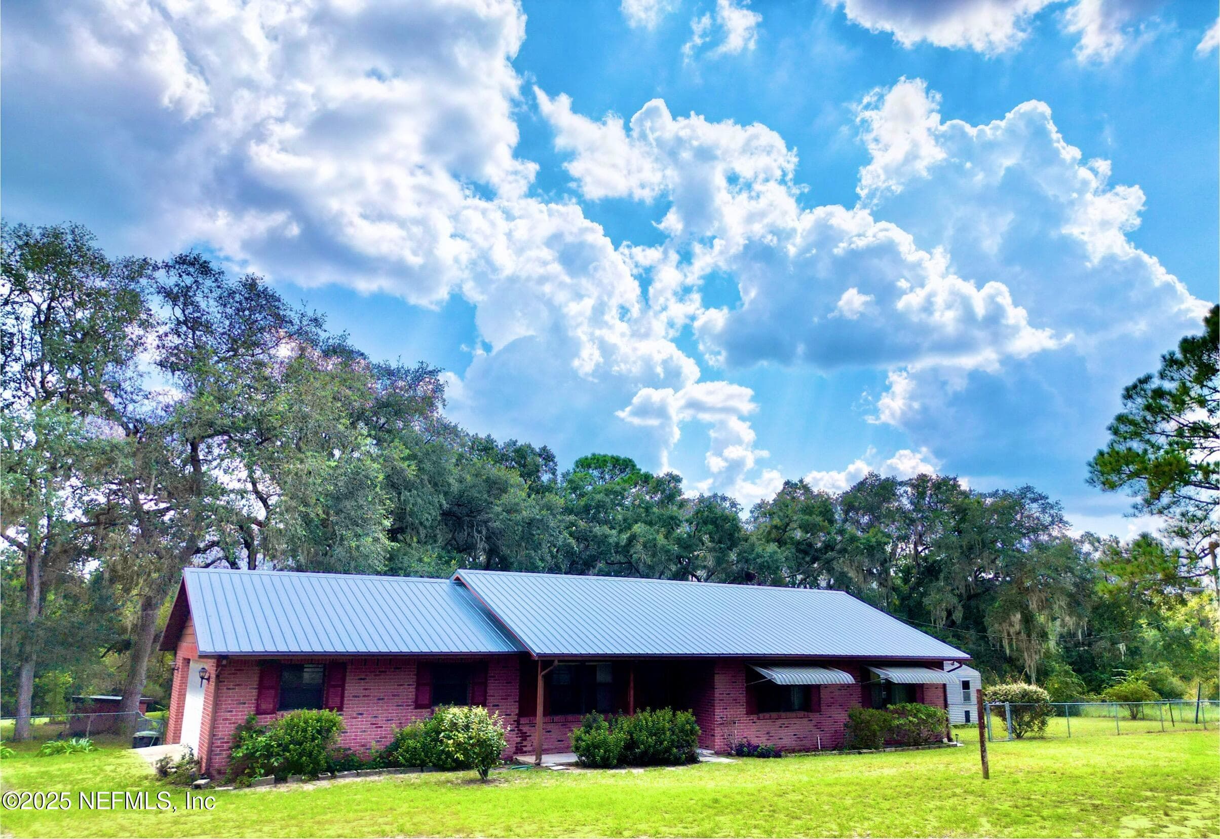 Photo 2 of 137 OAK Circle, Interlachen, FL 32148