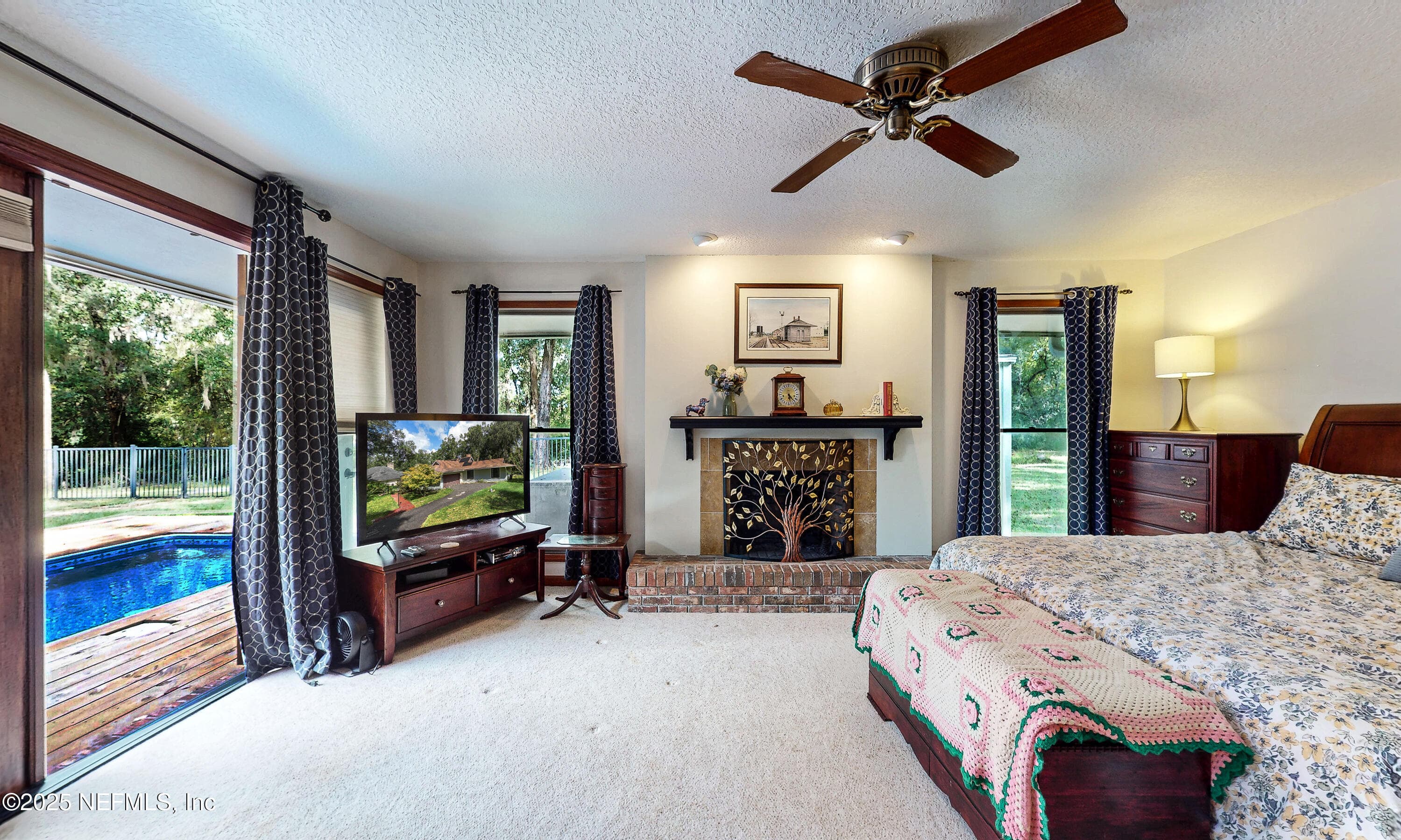 Owner's suite with fireplace #3 and access to the pool and patio — 2860 RAVINES Road, Middleburg, FL 32068