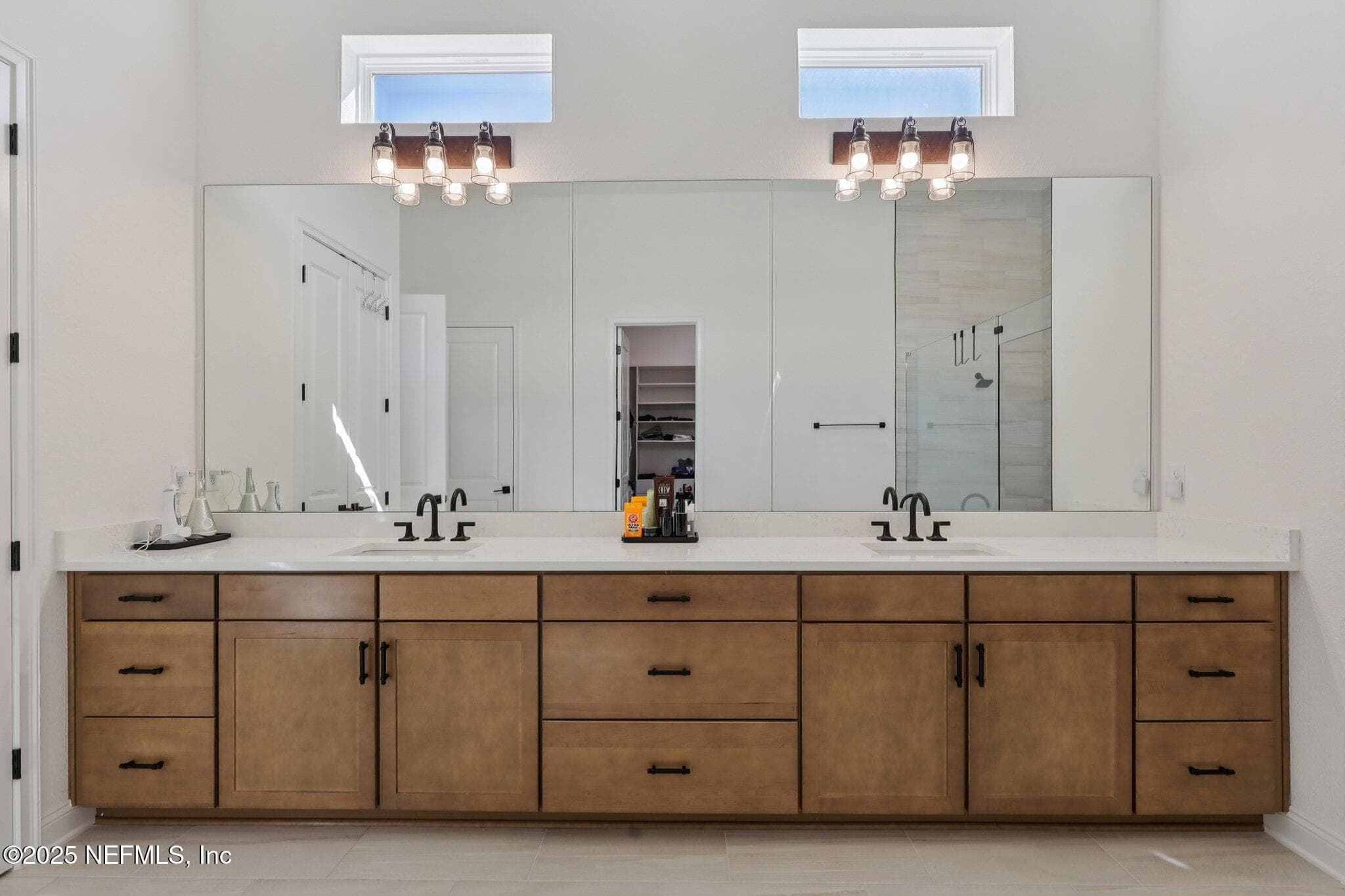 Double sink vanity, giving everyone plenty of space to get ready for the day! — 3089 SPIRO Circle, Jacksonville, FL 32246