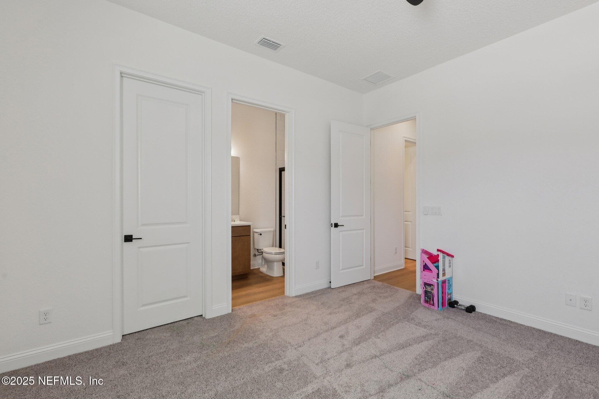 Bedroom 2 on first floor with it's own private bath — 3089 SPIRO Circle, Jacksonville, FL 32246