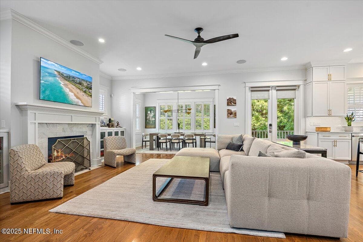 Spacious family room featuring a gas fireplace & built-ins — 2743 GREEN BAY Lane, Jacksonville, FL 32207