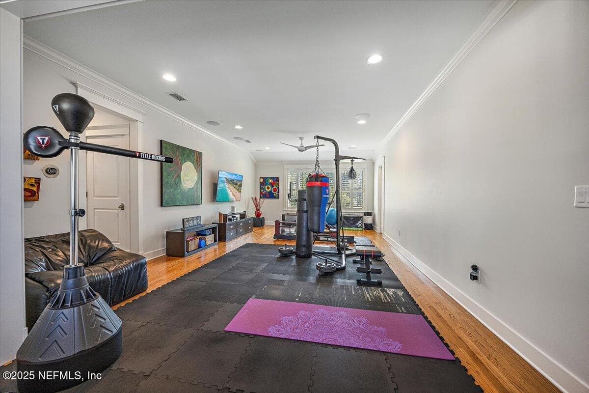 This space is INCREDIBLE! Not only is it large & bright, but there is also a closet and easy access to the full bathroom! — 2743 GREEN BAY Lane, Jacksonville, FL 32207