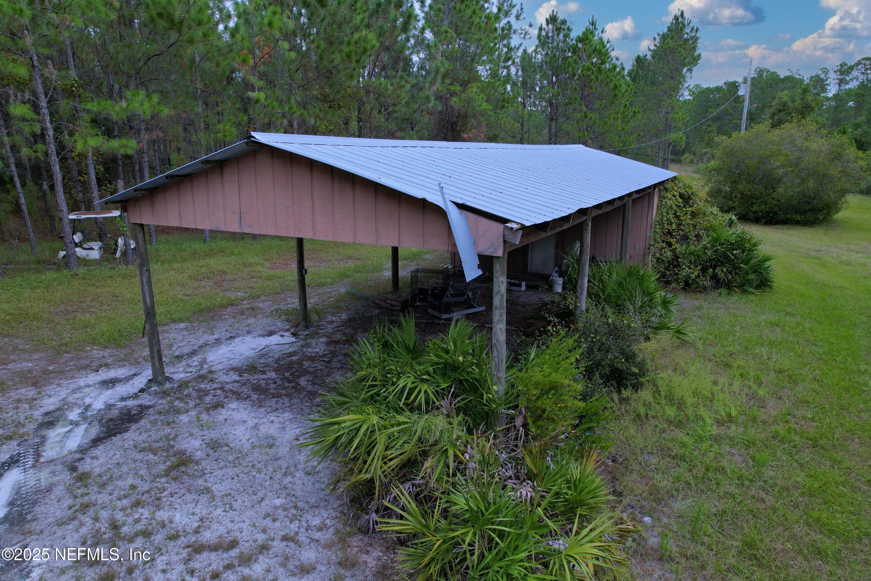Photo 5 of 139 LAKEWAY Drive, Georgetown, FL 32139