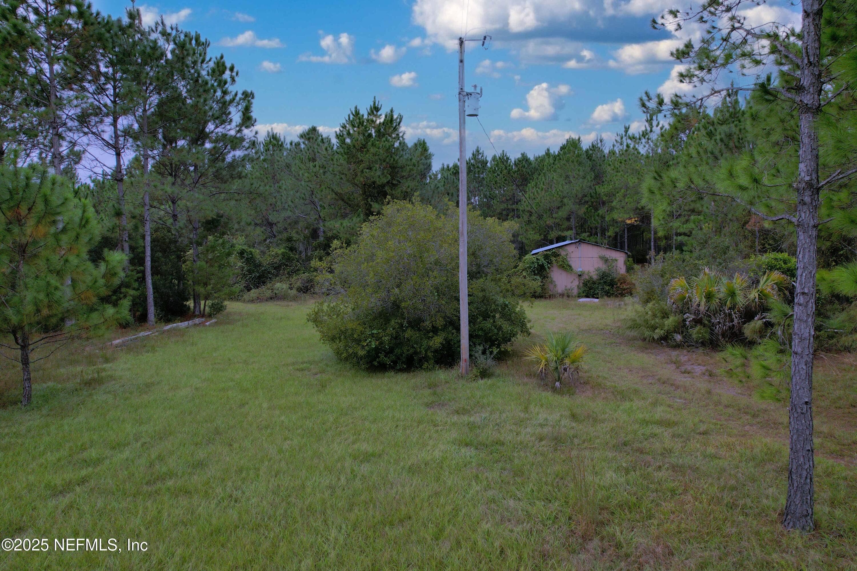 Photo 13 of 139 LAKEWAY Drive, Georgetown, FL 32139