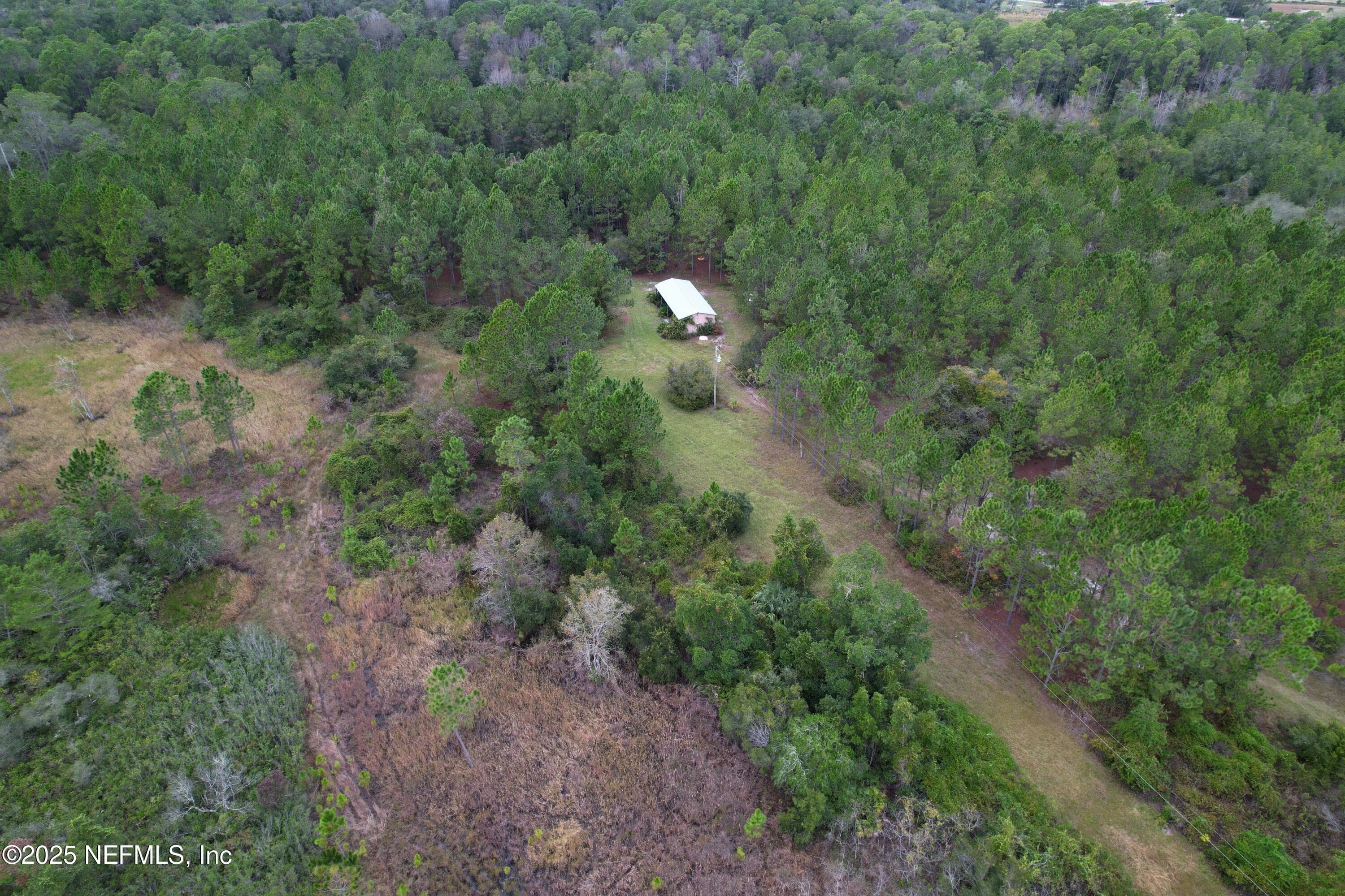 Photo 4 of 139 LAKEWAY Drive, Georgetown, FL 32139