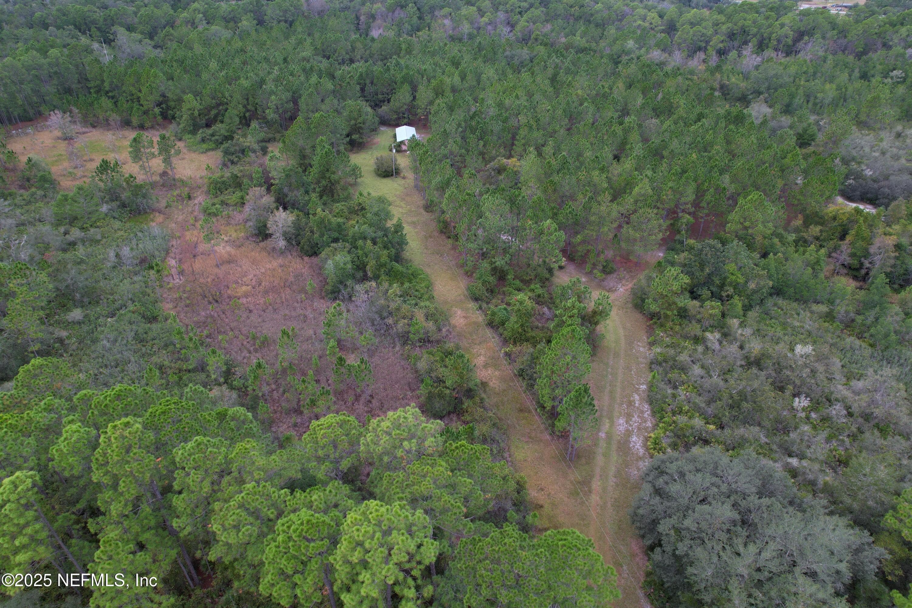 Photo 10 of 139 LAKEWAY Drive, Georgetown, FL 32139