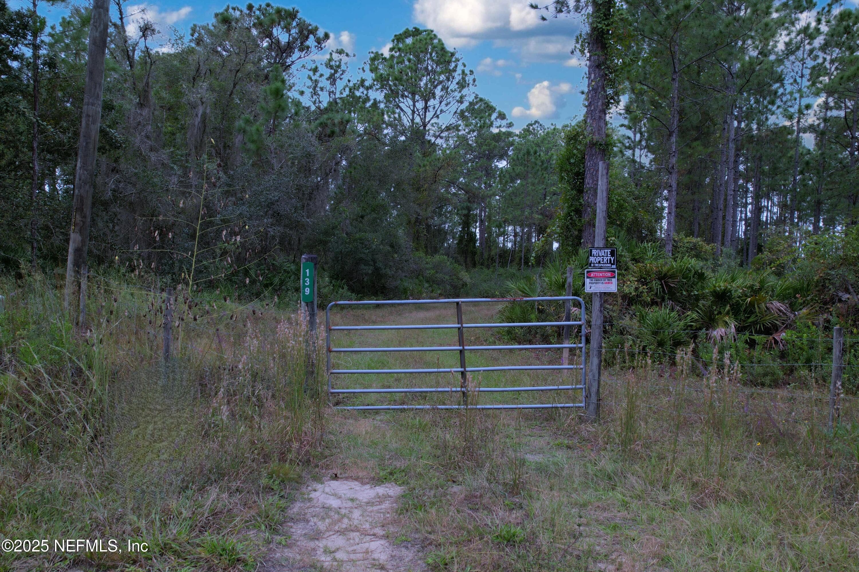 Photo 14 of 139 LAKEWAY Drive, Georgetown, FL 32139
