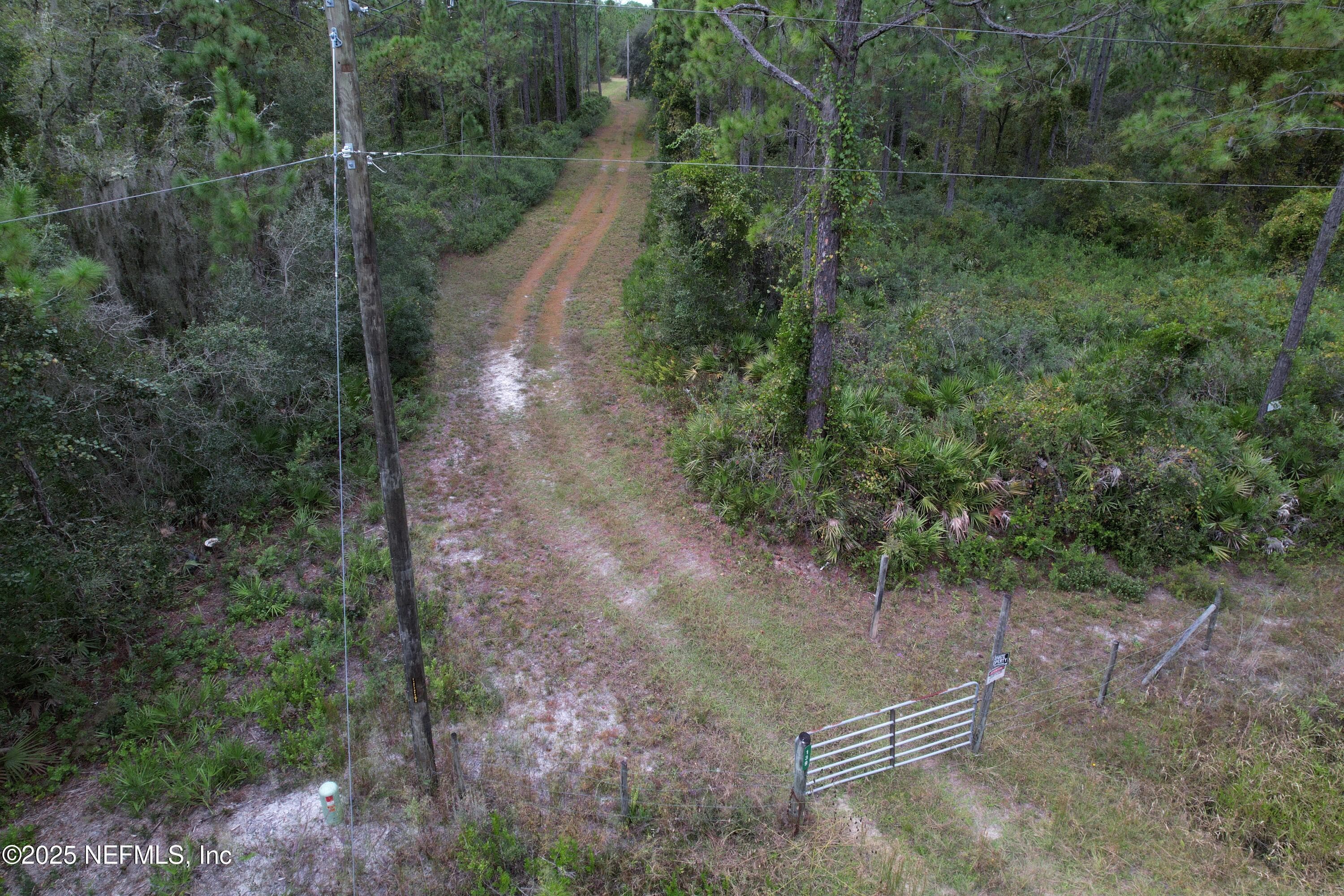 Photo 15 of 139 LAKEWAY Drive, Georgetown, FL 32139