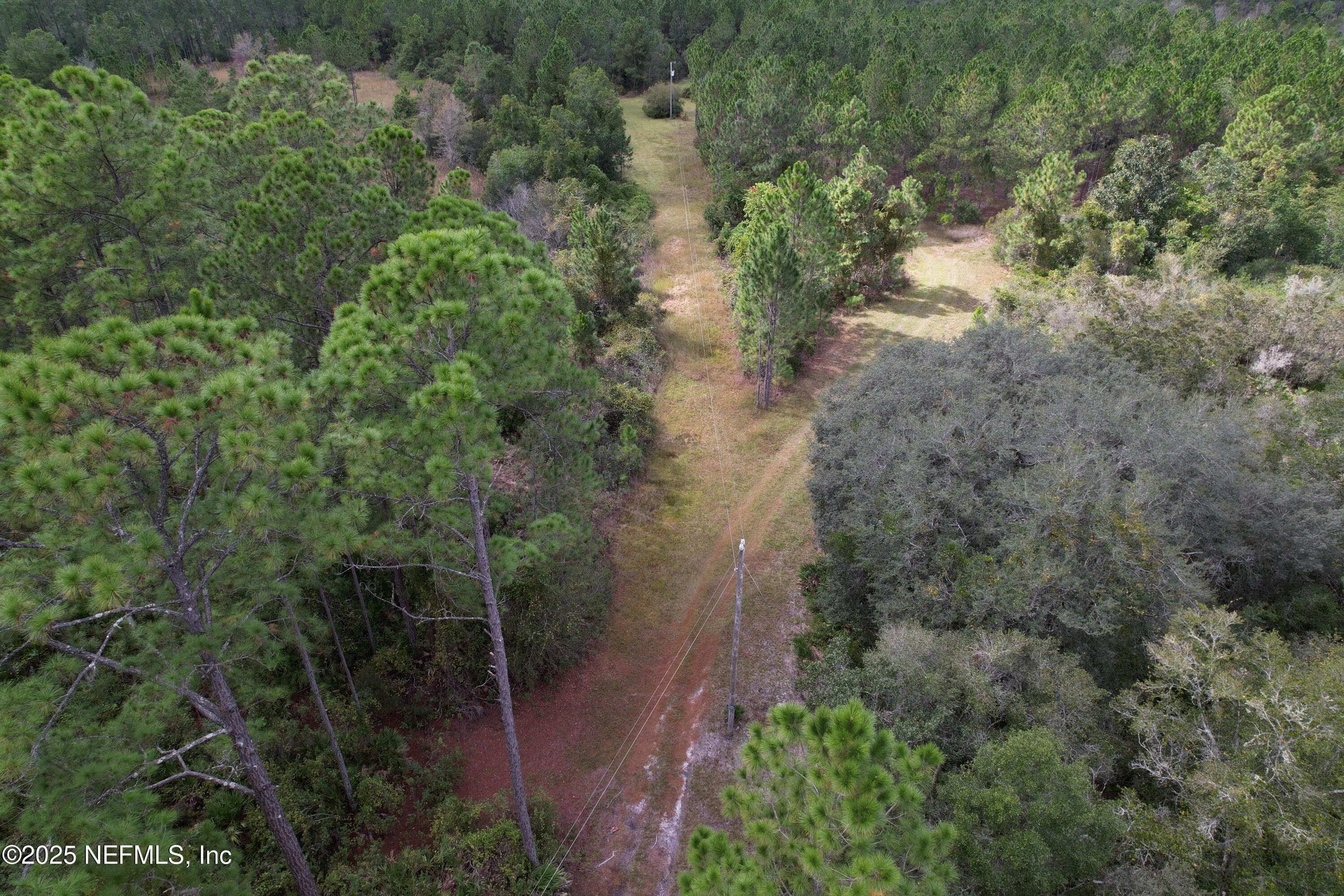 Photo 17 of 139 LAKEWAY Drive, Georgetown, FL 32139